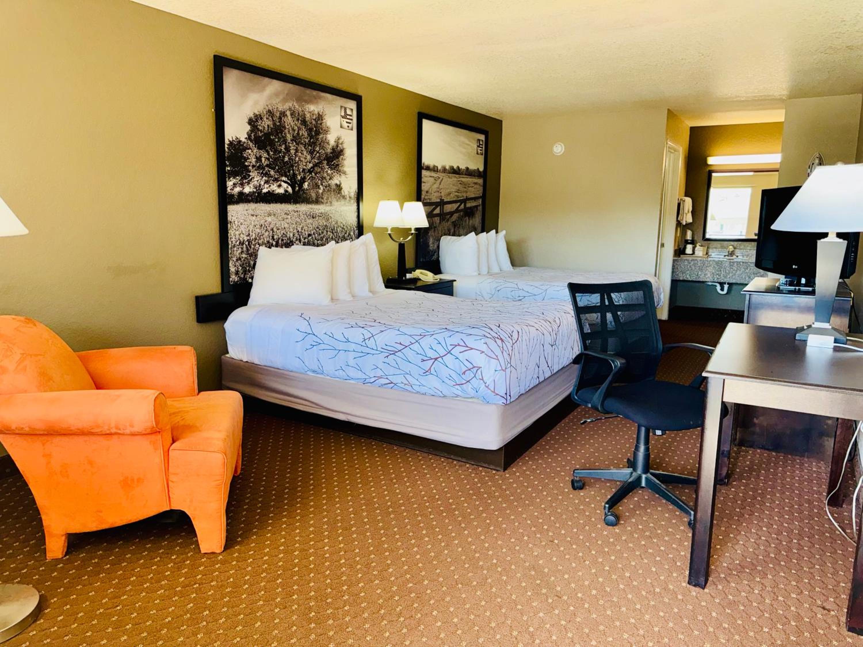 Queen Room with Two Queen Beds - Photo 1