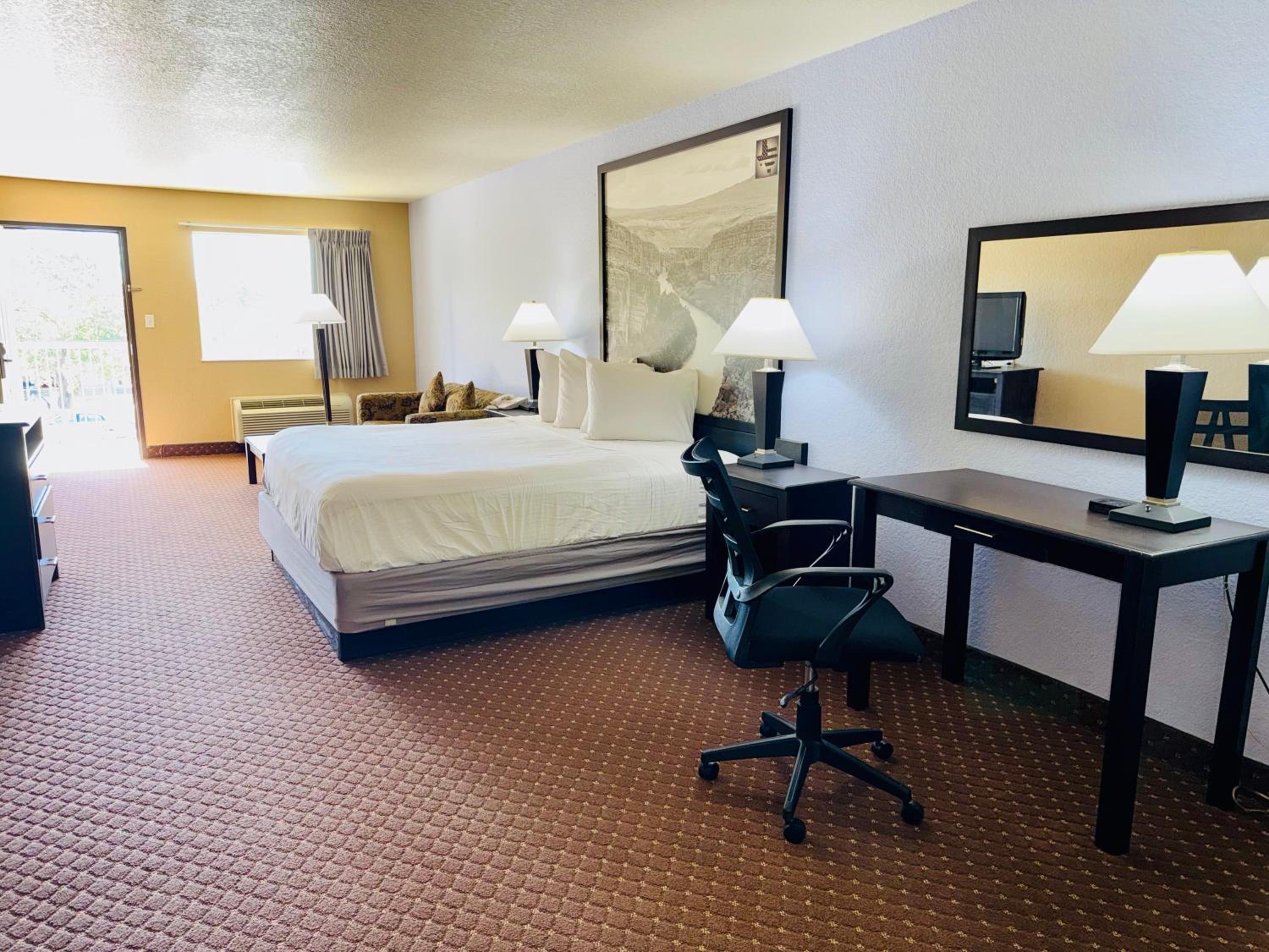King Suite - Non-Smoking - Photo 1