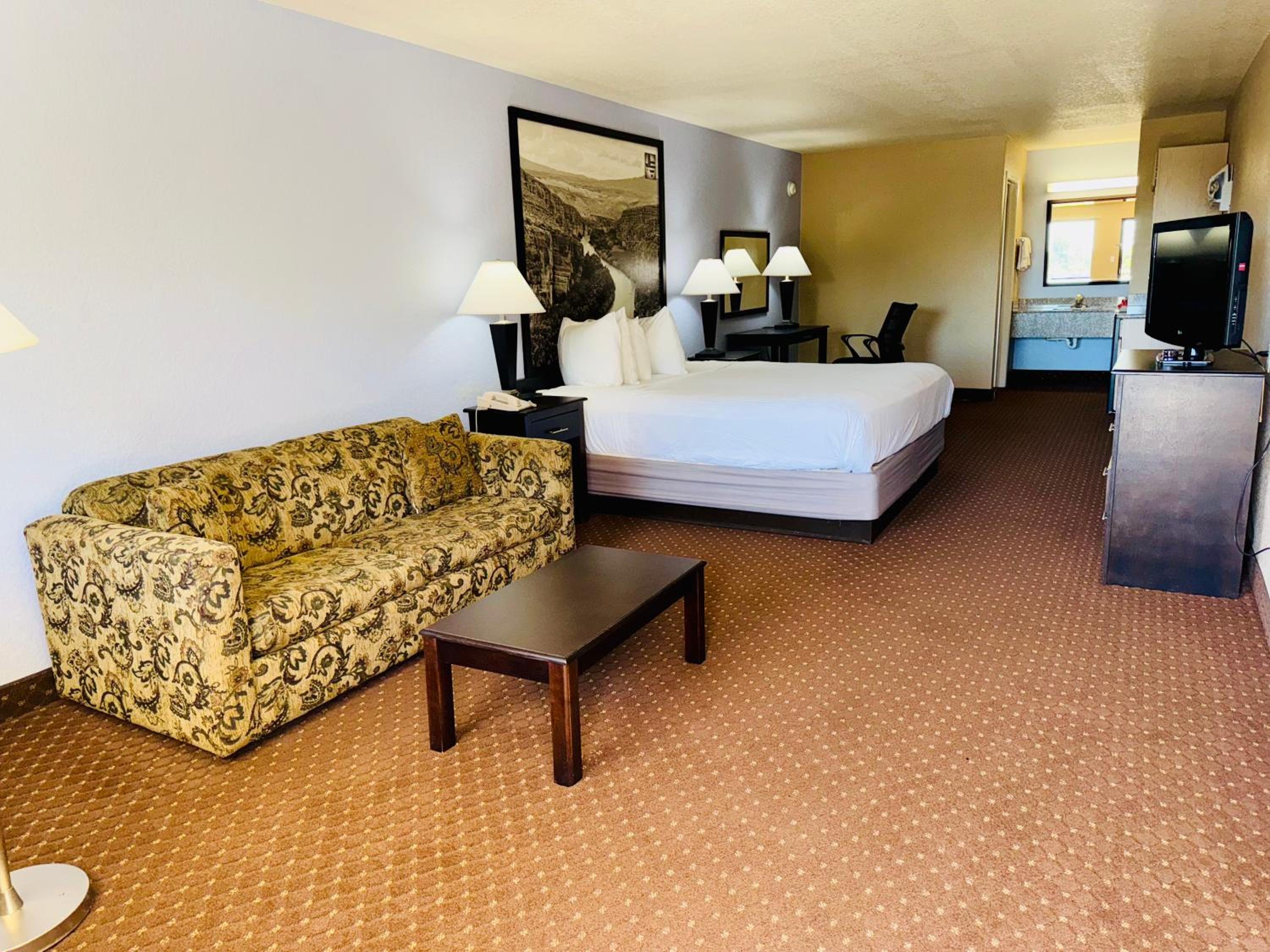 King Suite - Non-Smoking - Photo 2