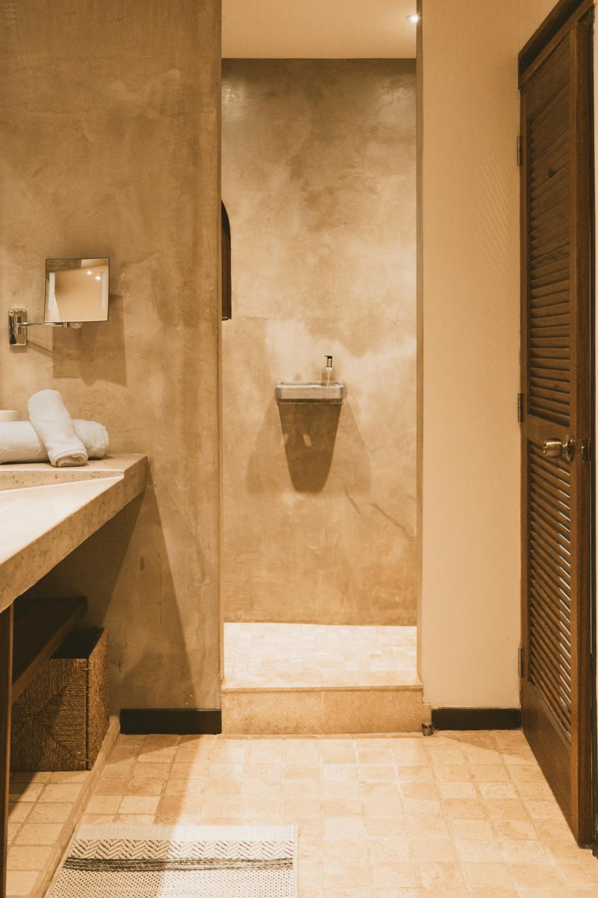 Deluxe Suite - Photo 17