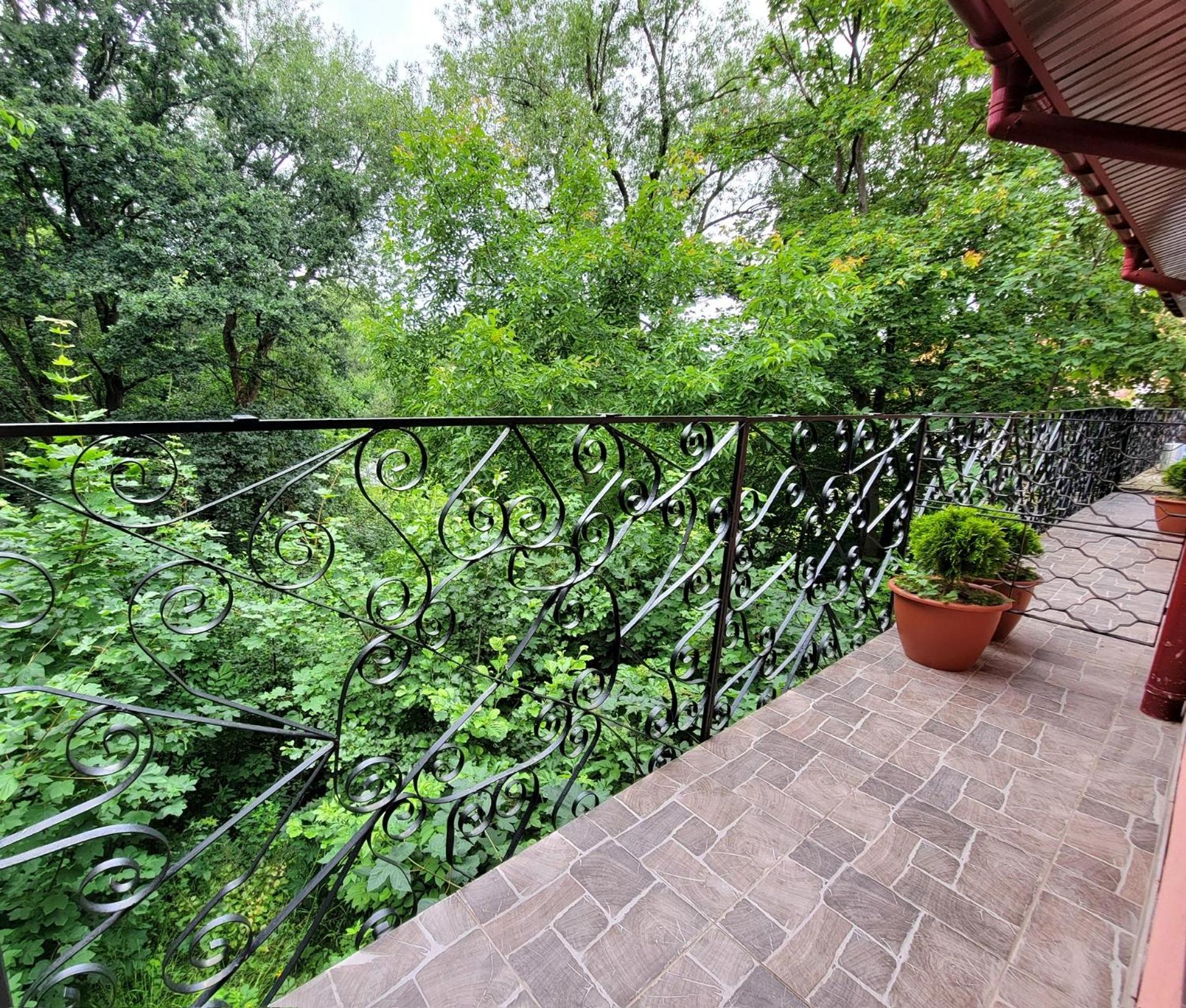 One-Bedroom Apartment with Balcony