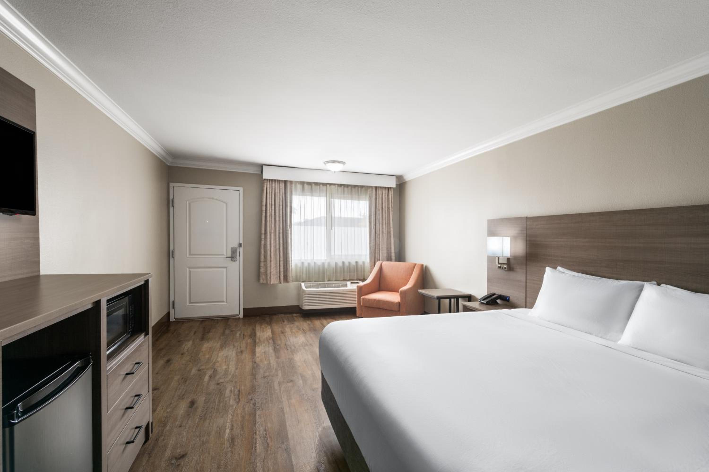 King Room - Disability Access/Non-Smoking - Photo 1