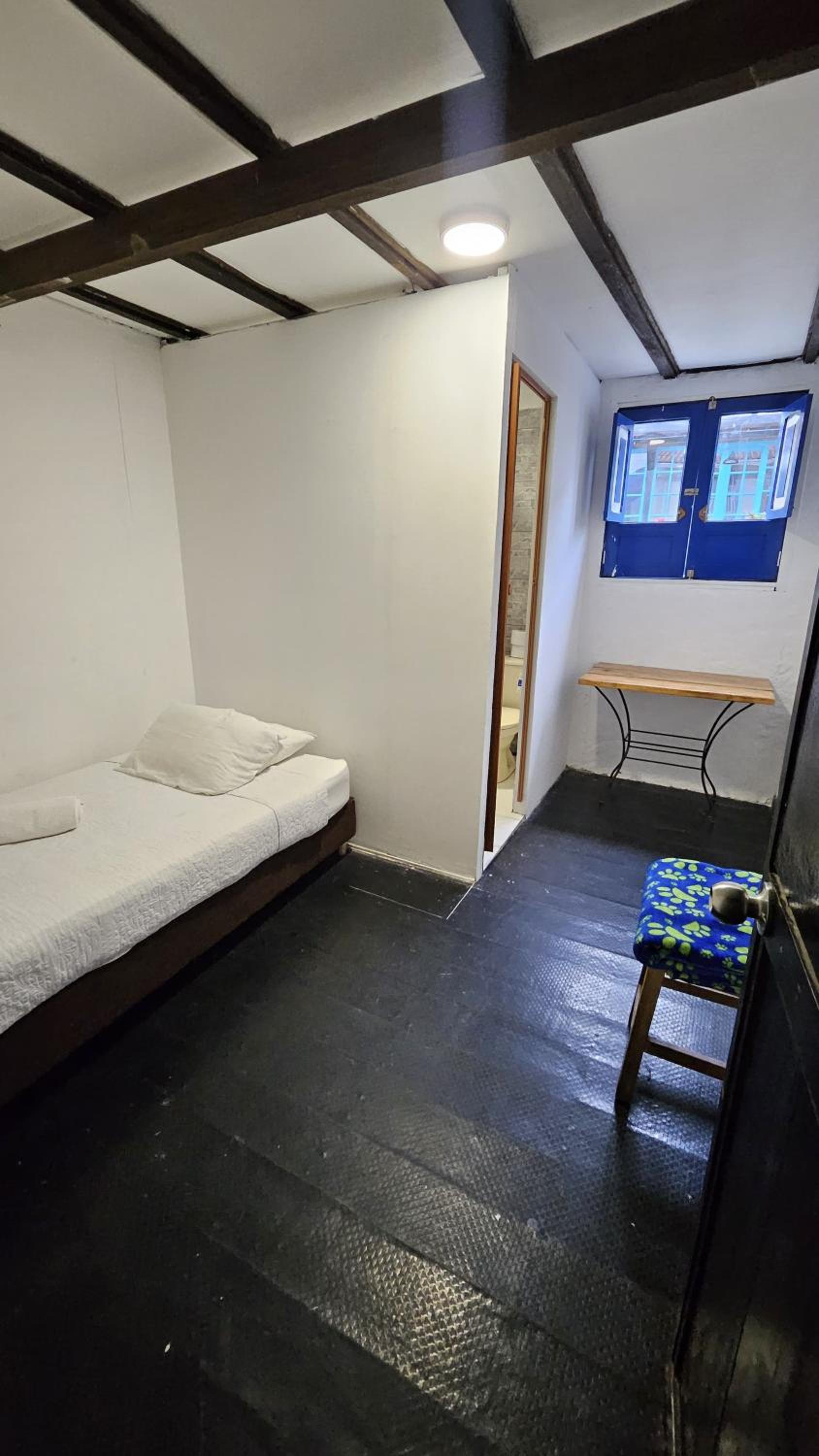Single Room with Private Bathroom photo 1