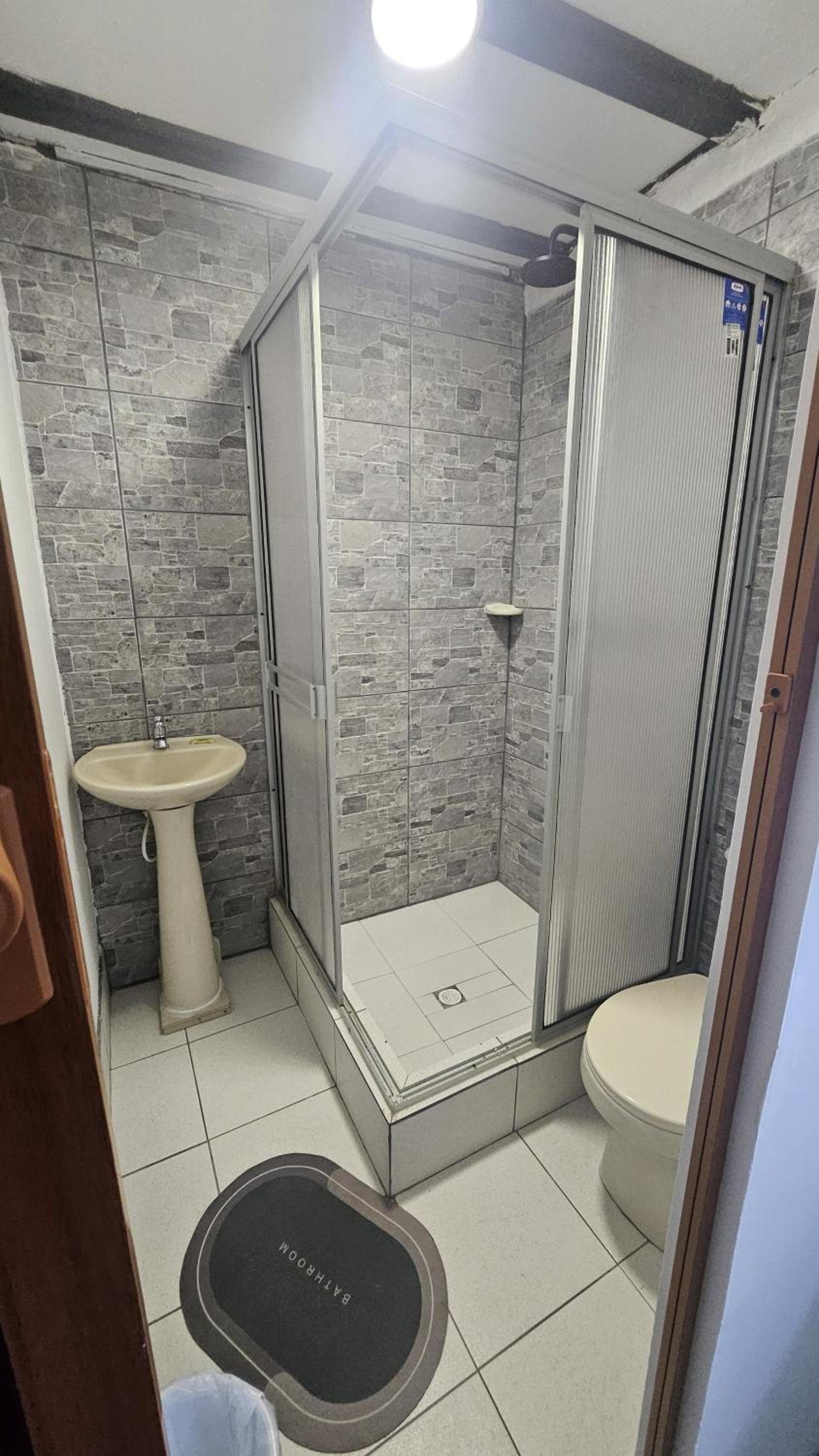 Single Room with Private Bathroom photo 3