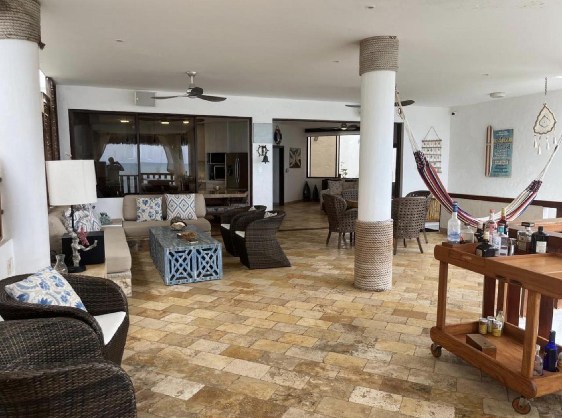 Five-Bedroom House photo 2