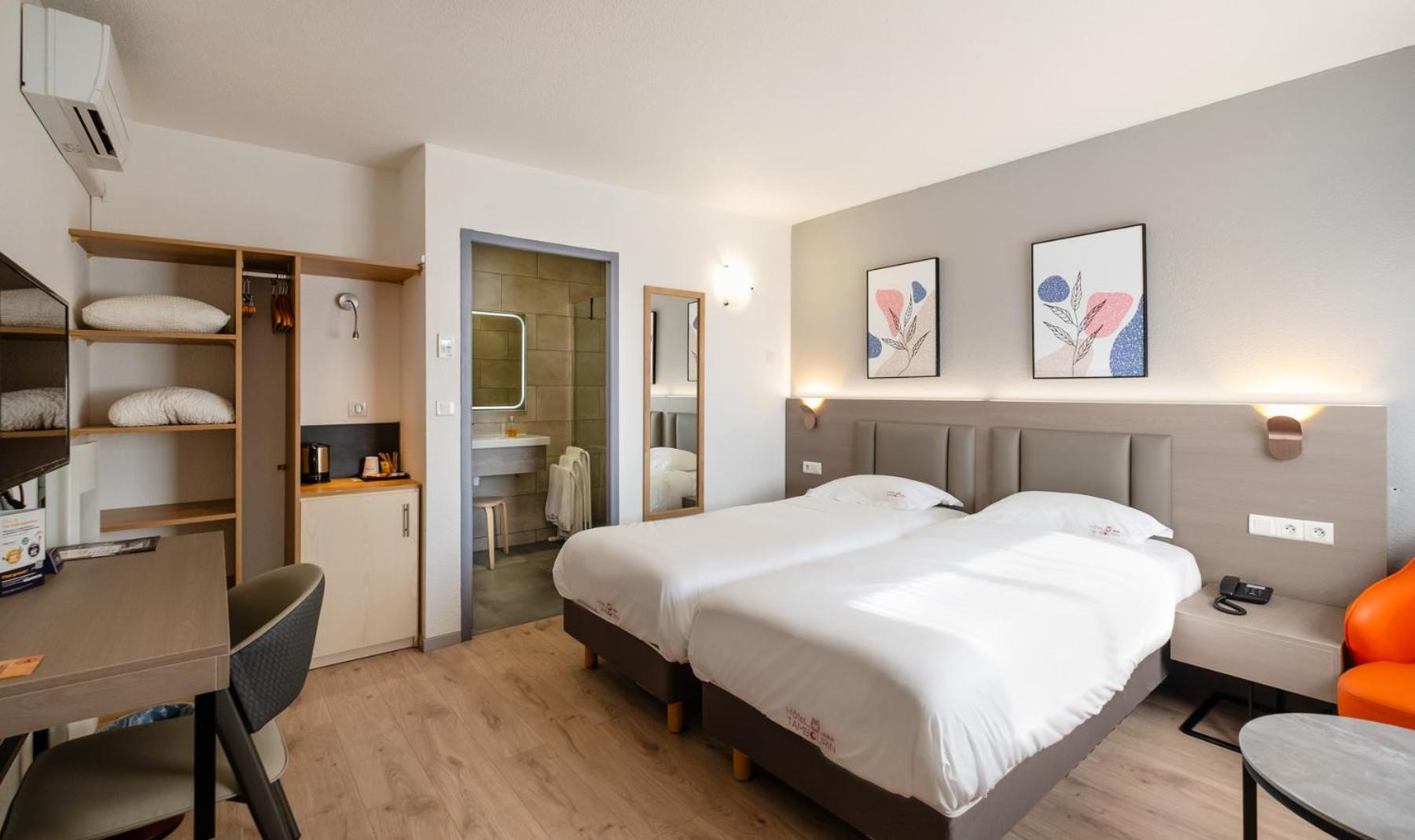 Twin Room - Photo 1