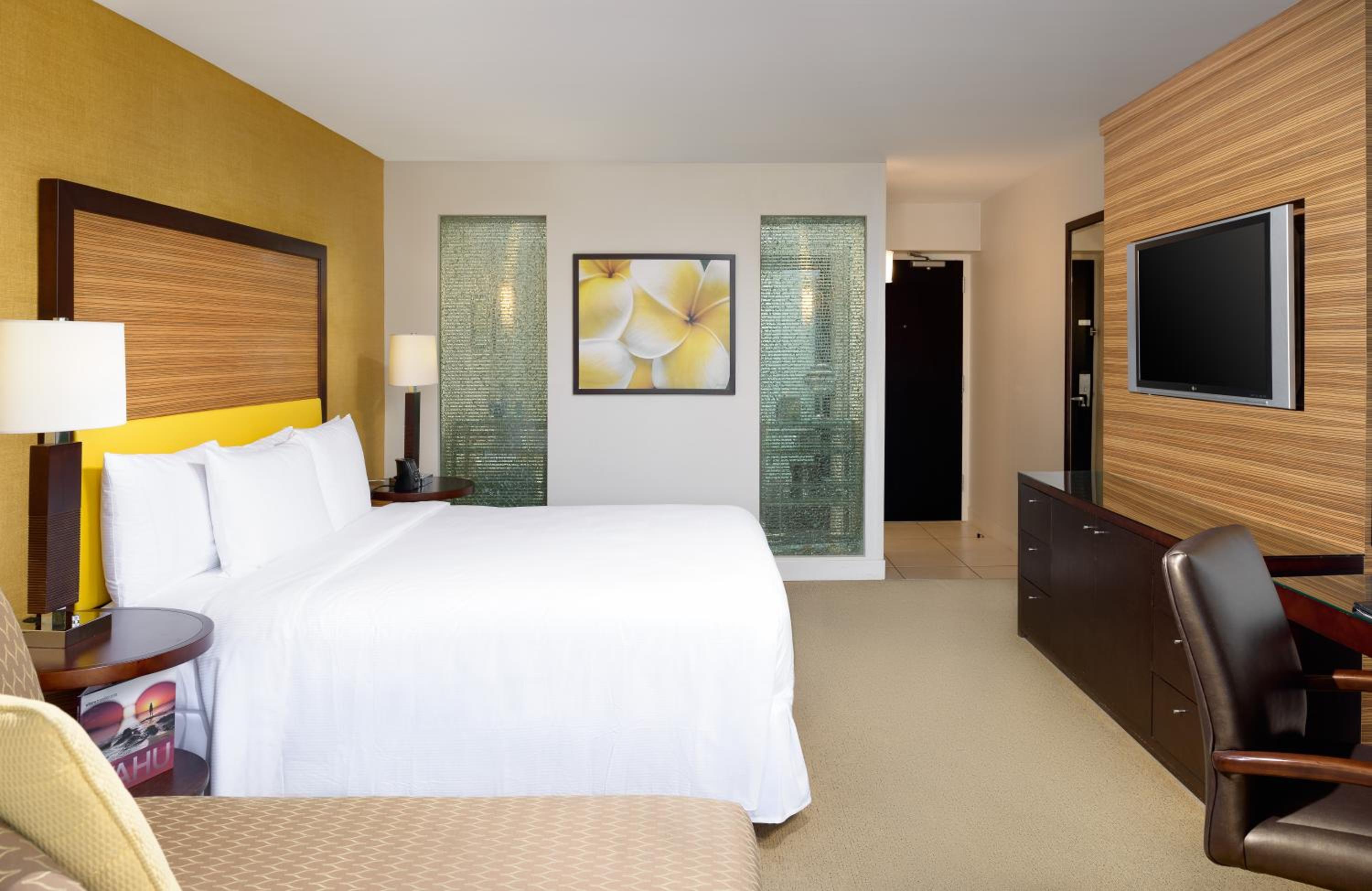 King Room with Balcony - Disability Access thumbnail 5