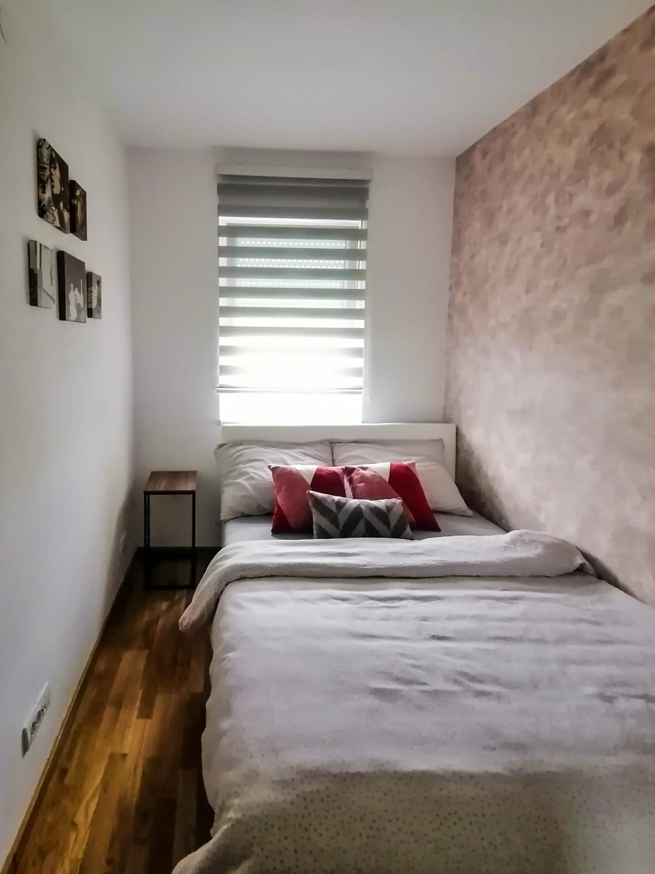 One-Bedroom Apartment photo 2