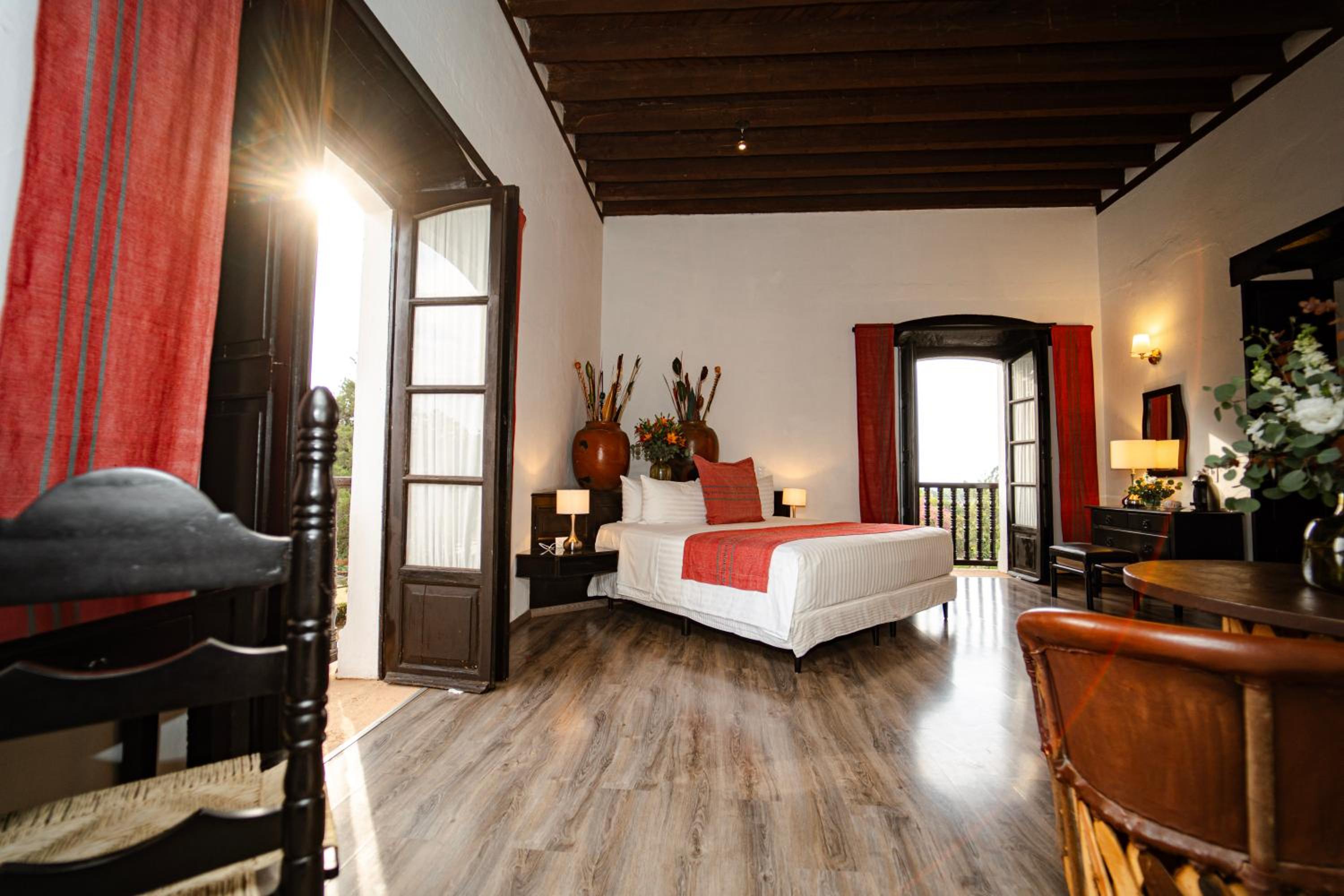 Junior King Suite - Photo 5