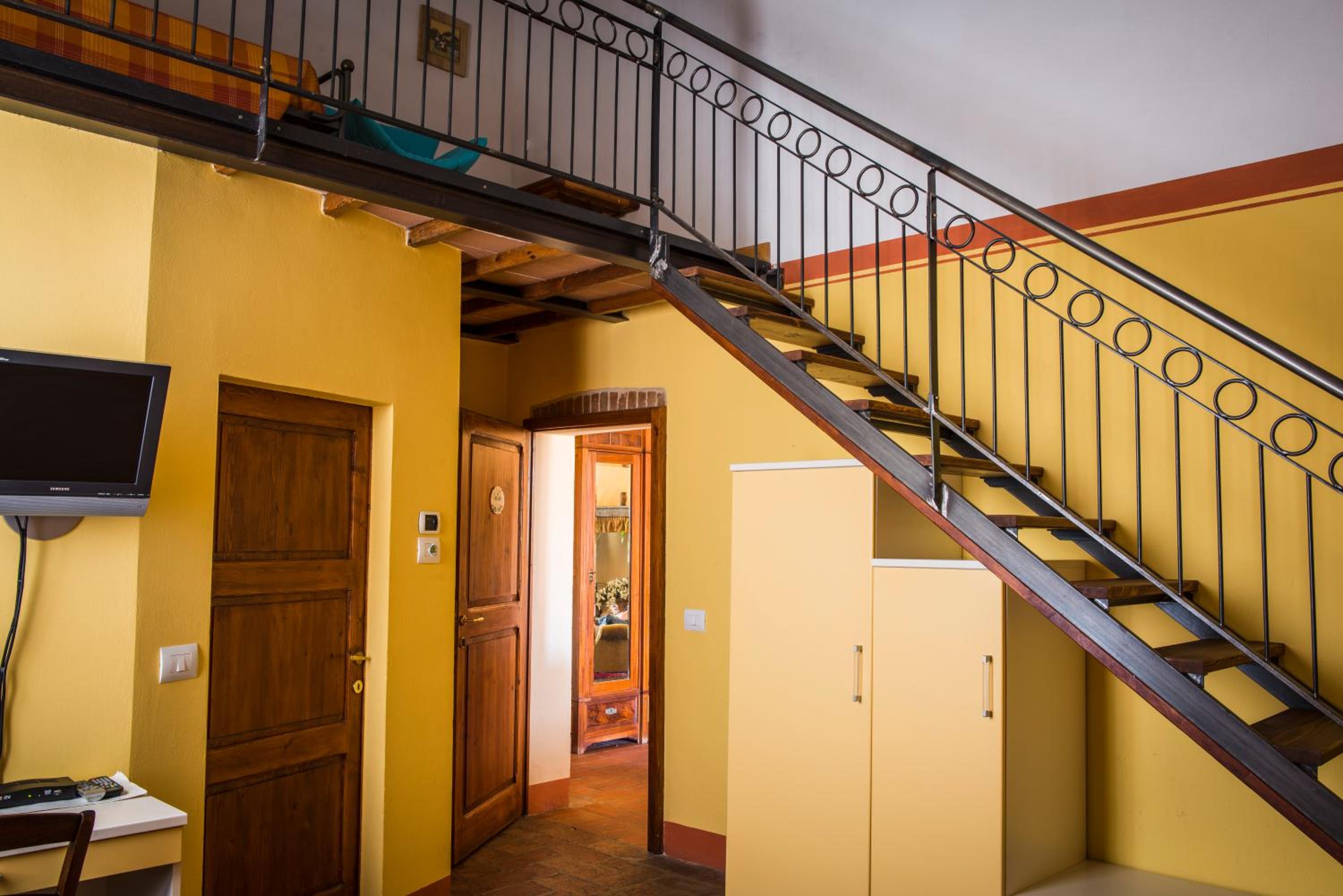 Triple Room - Split Level - Photo 1
