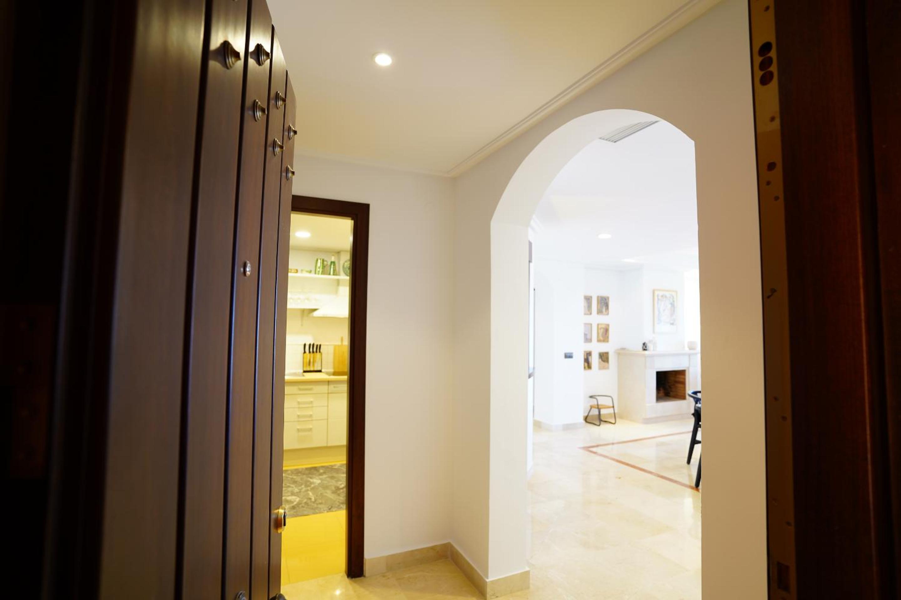 Three-Bedroom Apartment with Ocean View photo 2