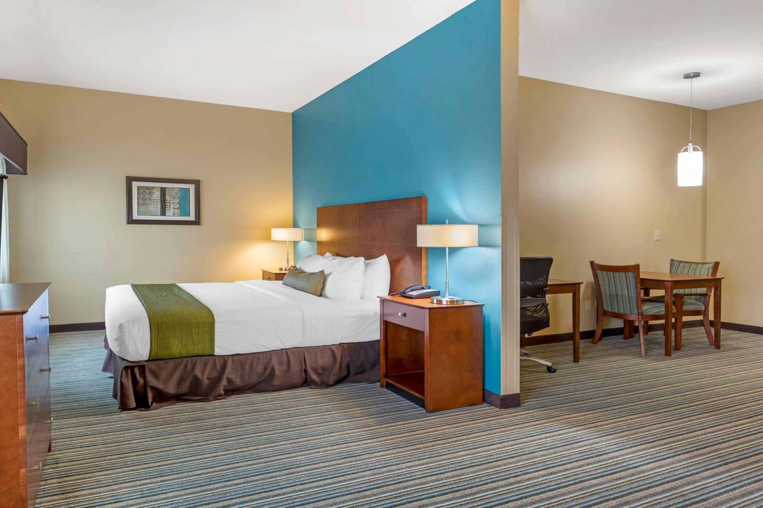 King Suite with Sofa Bed - Disability Access