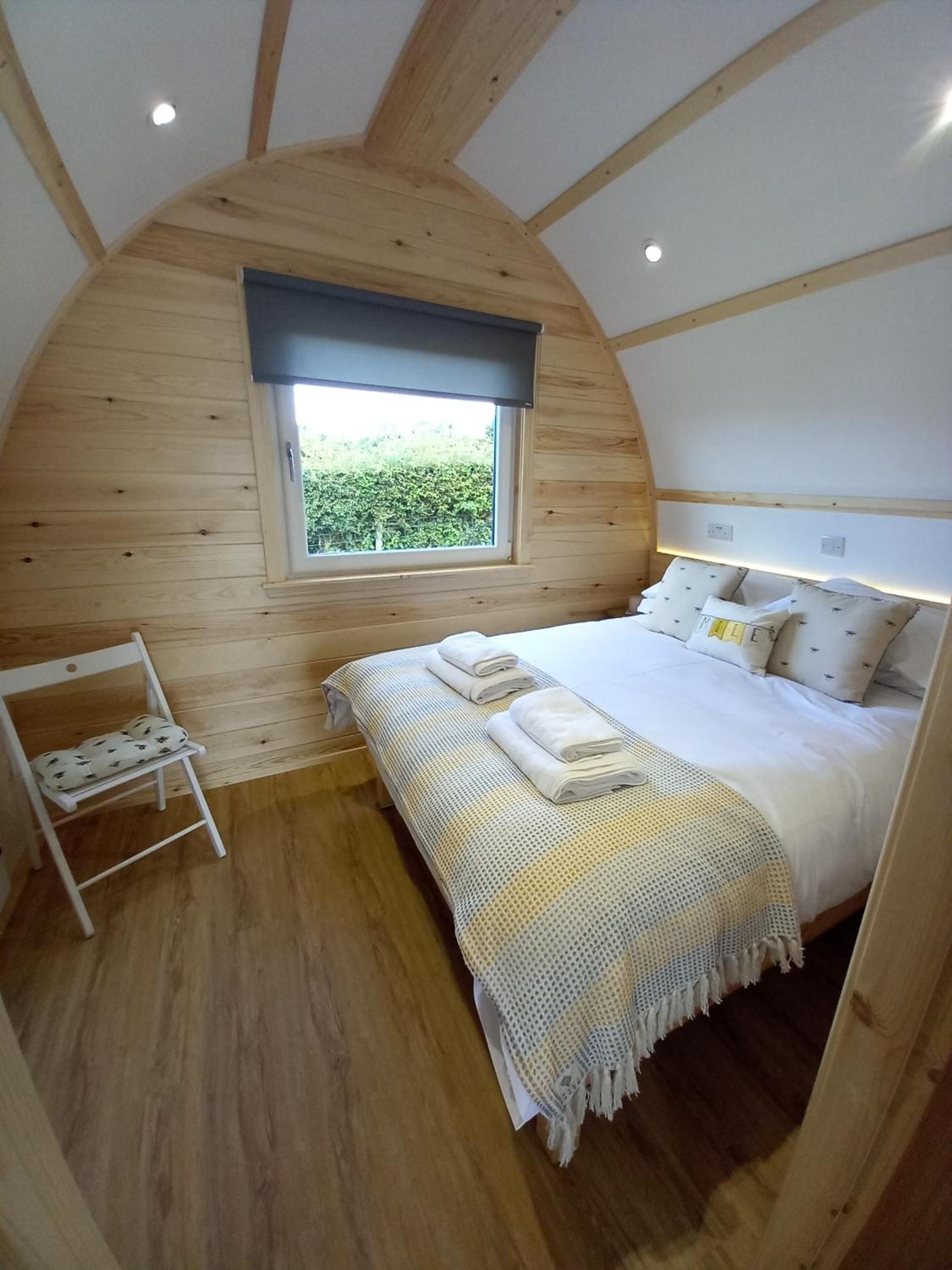 Large Cabin with Hot Tub photo 3