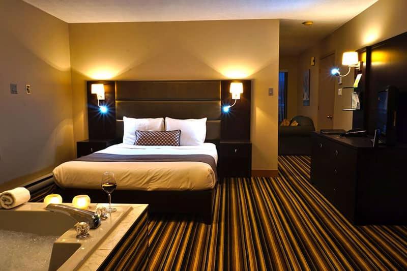 King Suite With Spa Bath photo 3