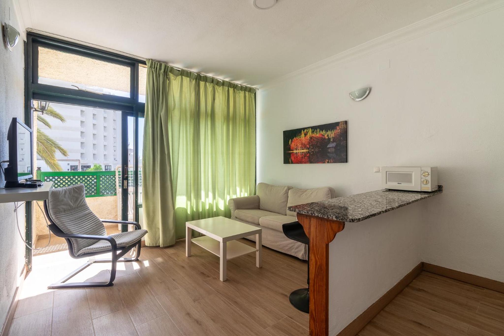 Apartamento con Balcón