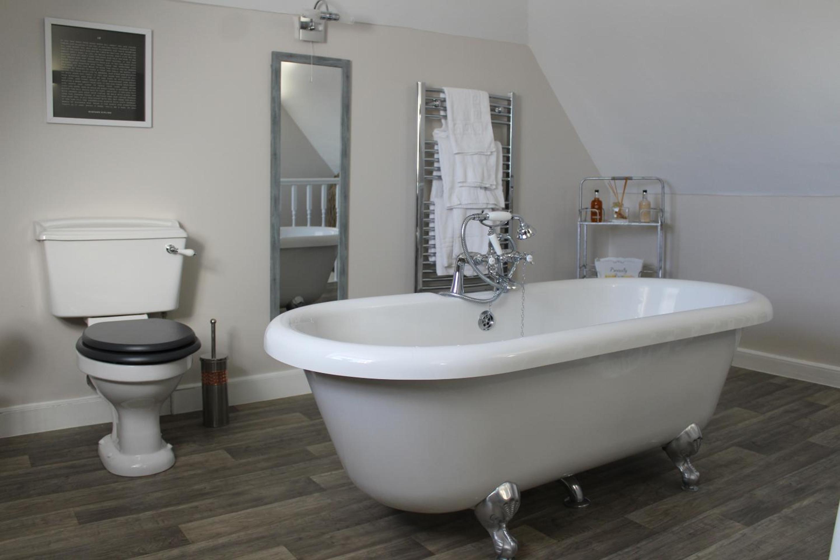 Double Room with Private Bathroom - Photo 4