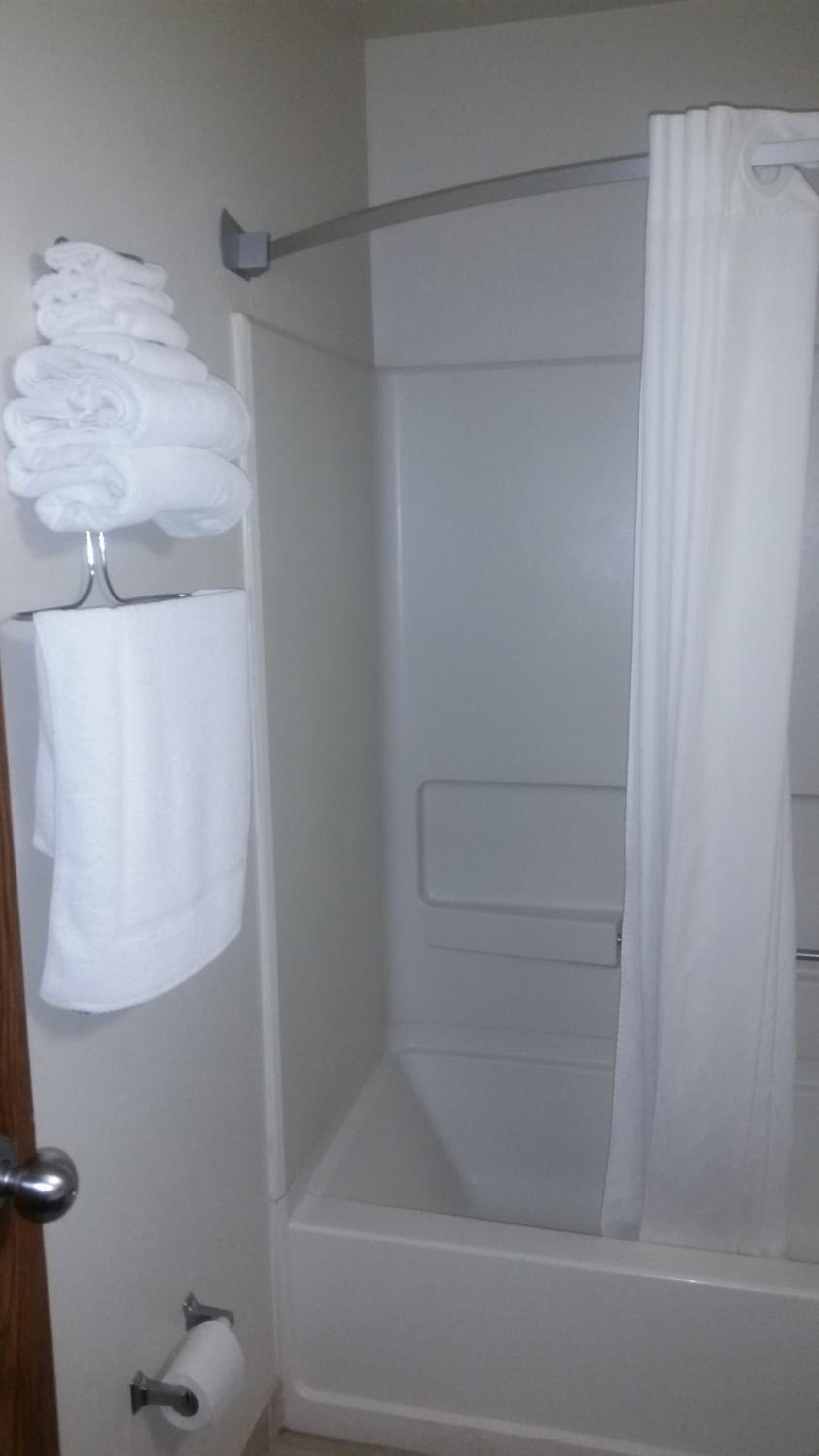 Queen Room with Two Queen Beds - Non-Smoking - Photo 2