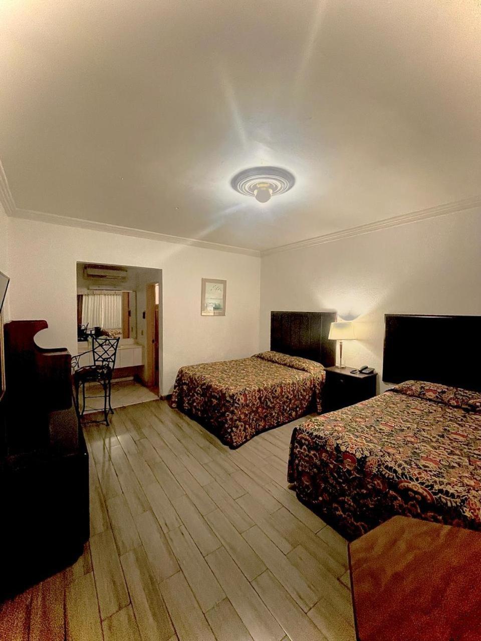 Double or Twin Room photo 3