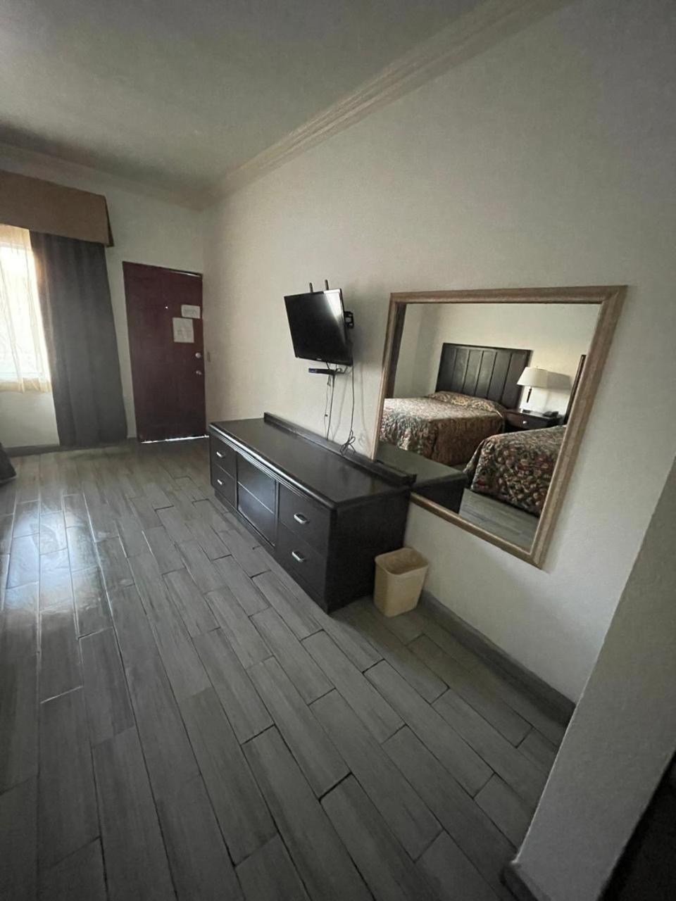 Double or Twin Room photo 2