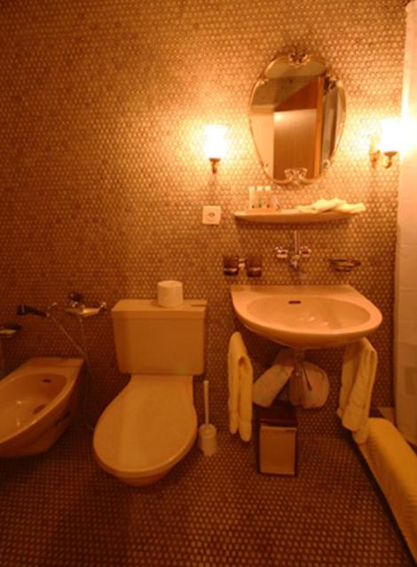 Double Room with Private Bathroom - Photo 4