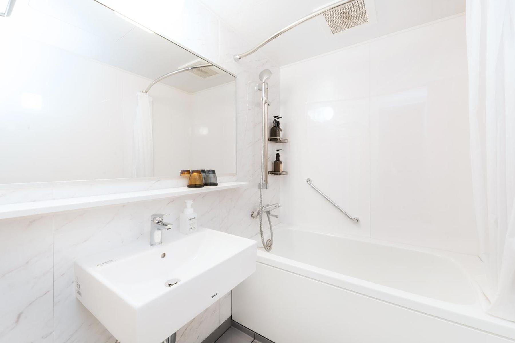 Superior Twin Room with City View - Photo 6