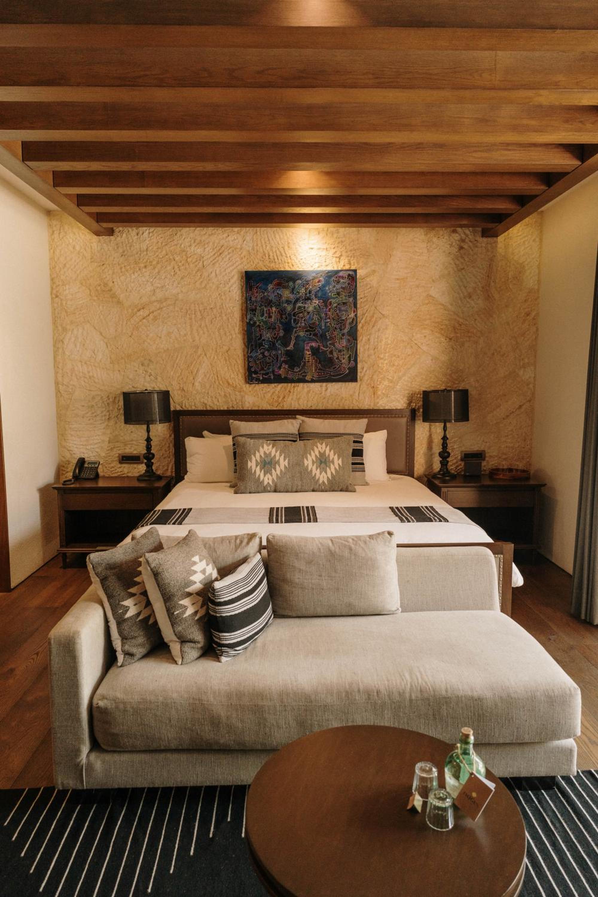 Deluxe Suite - Photo 5