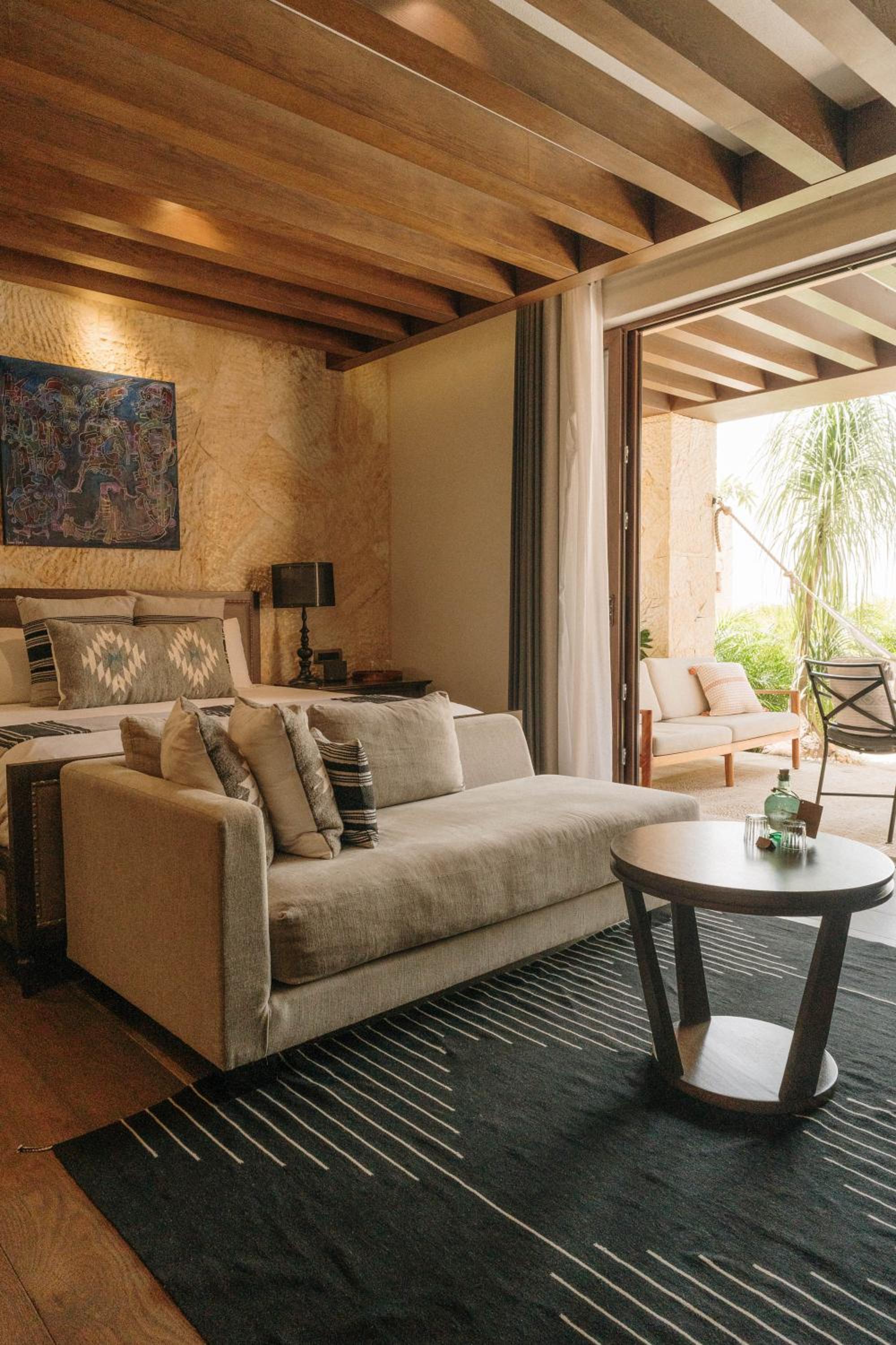 Deluxe Suite - Photo 6