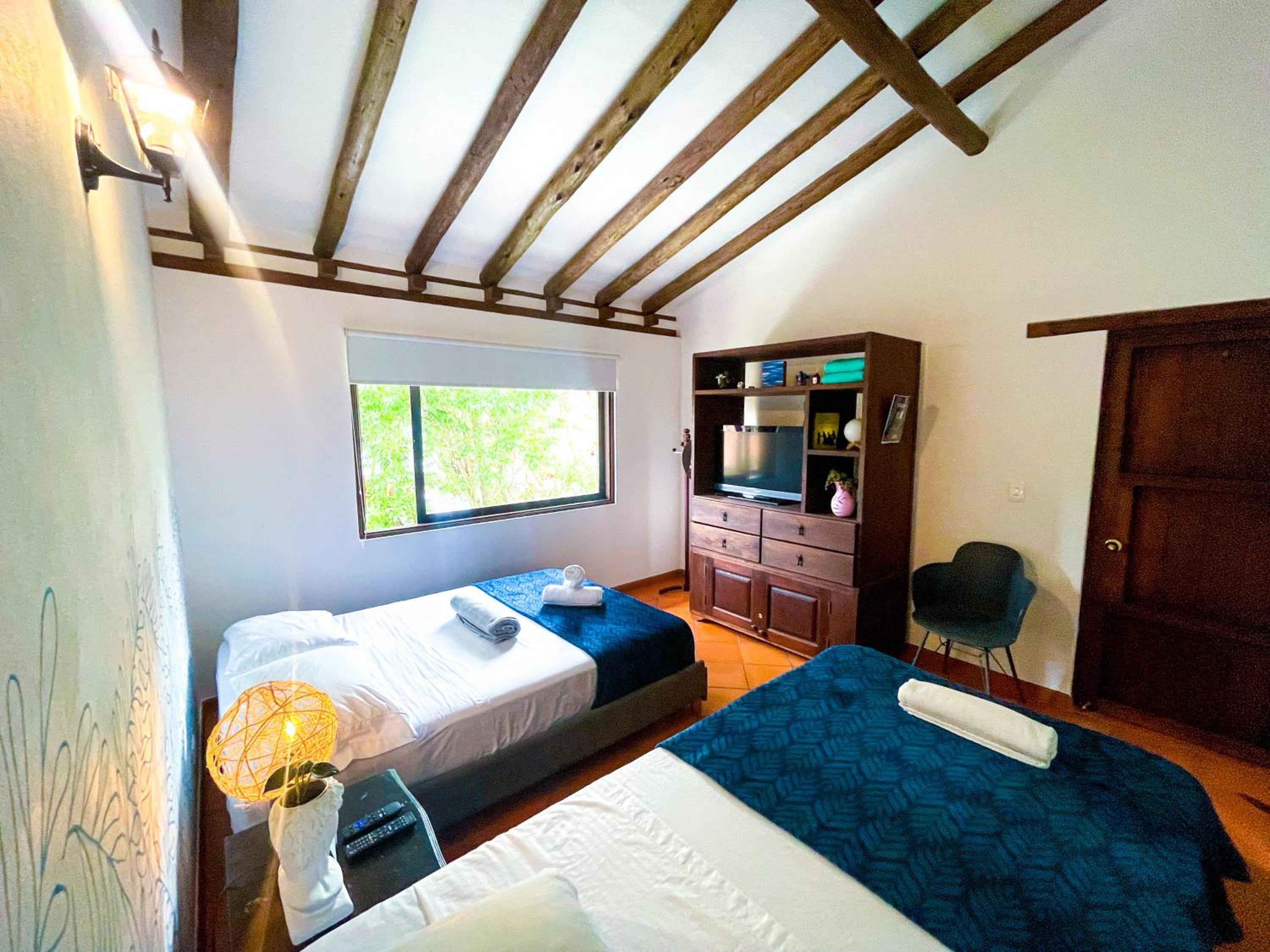 Quadruple Room with Private Bathroom photo 1