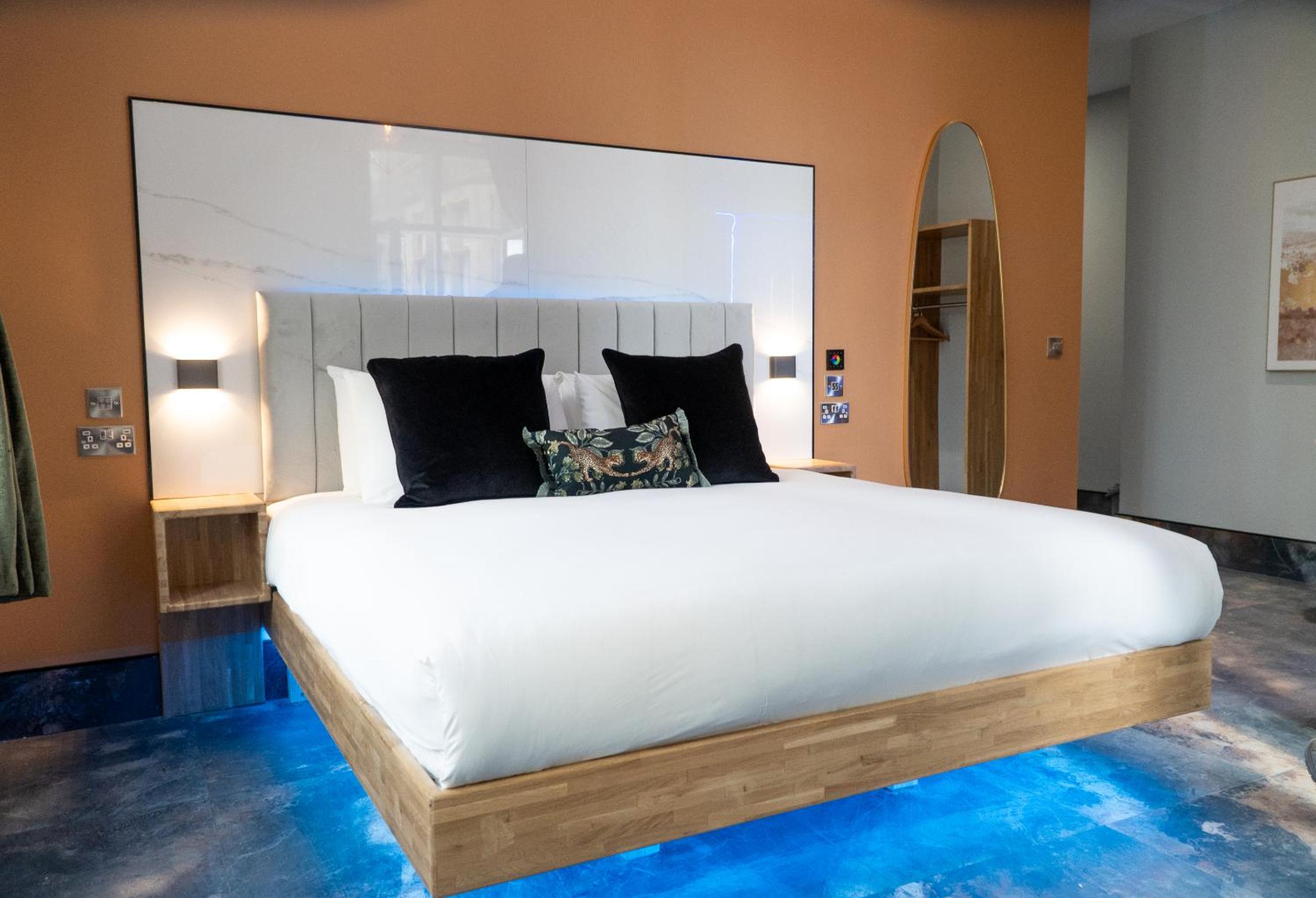 Superior King Room - Photo 12