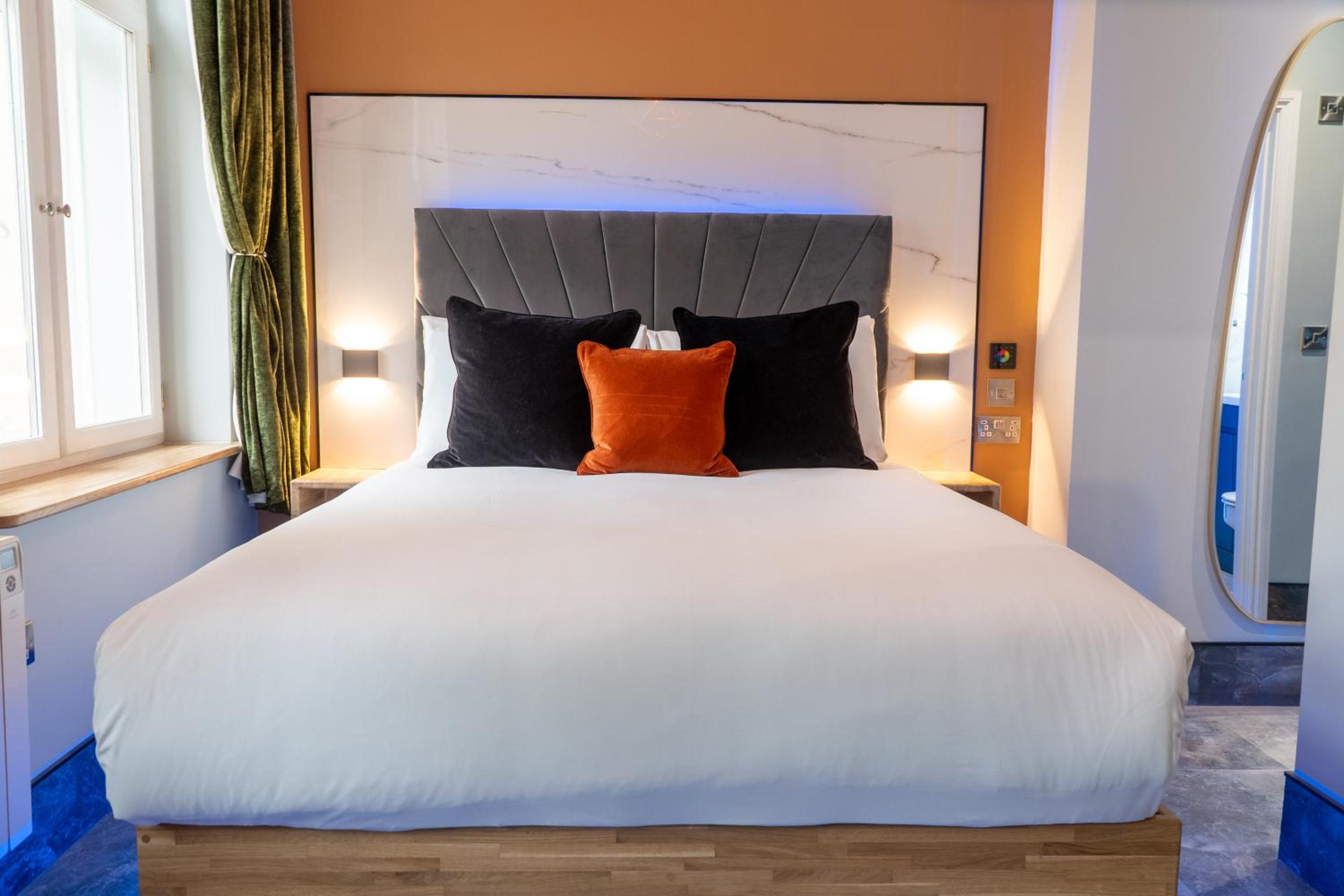 Deluxe King Room - Photo 41