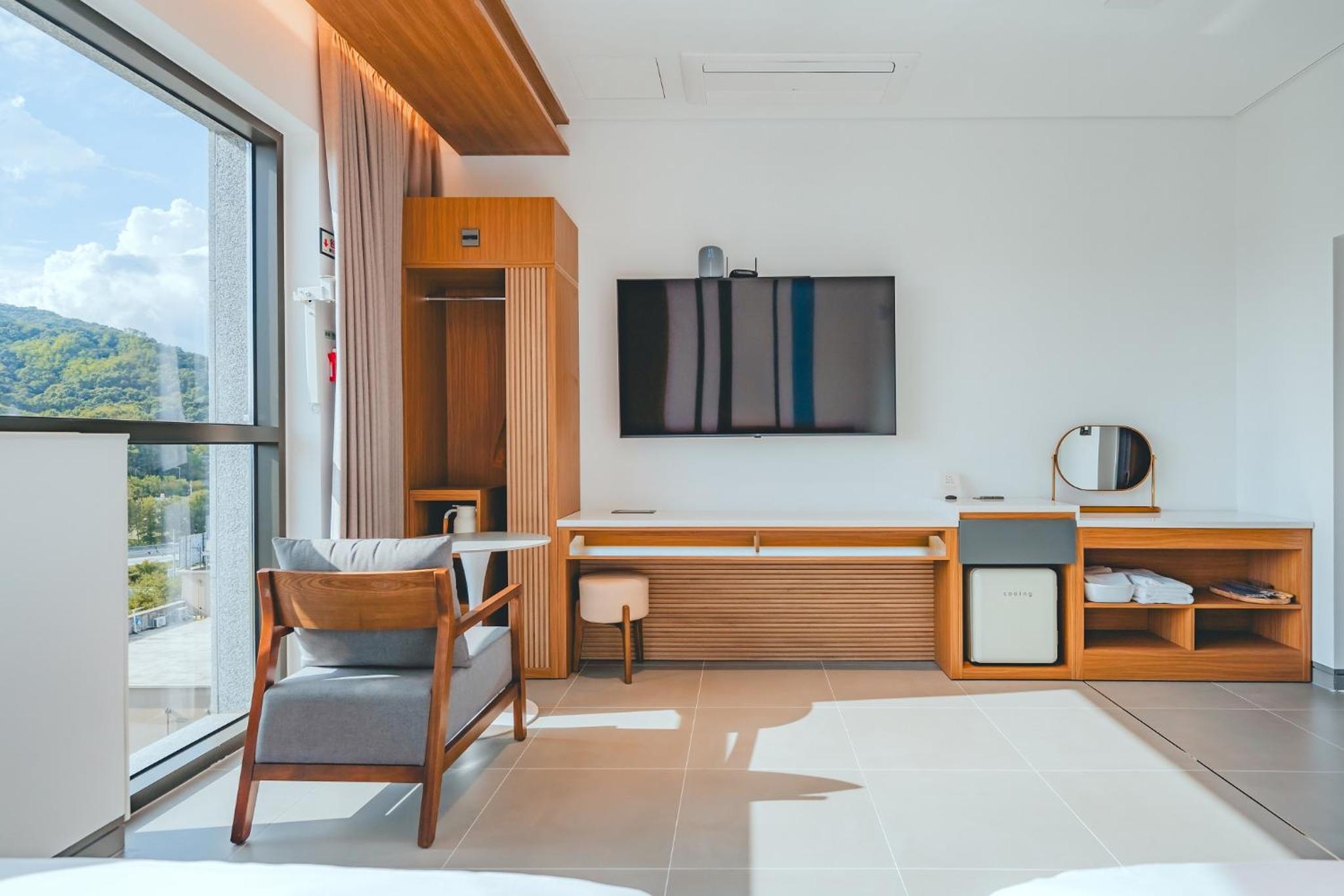 Standard Twin Room - Photo 2