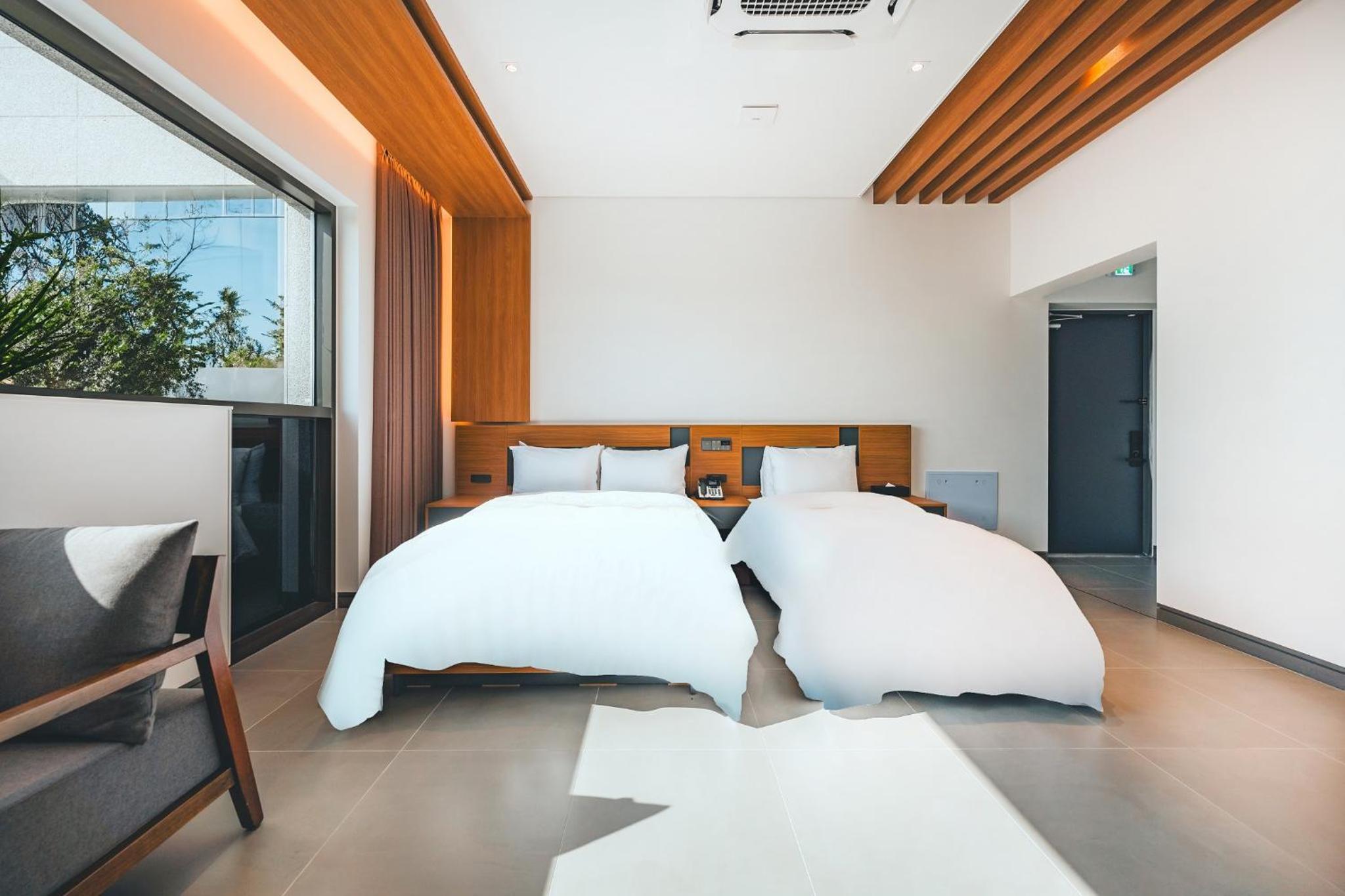 Superior Twin Room - Photo 4