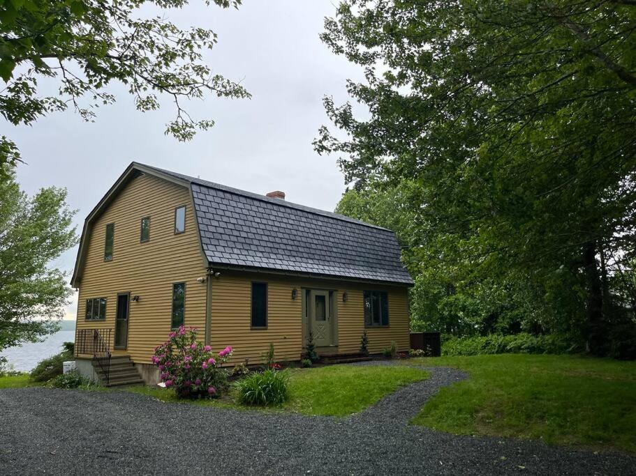 Three-Bedroom House photo 2