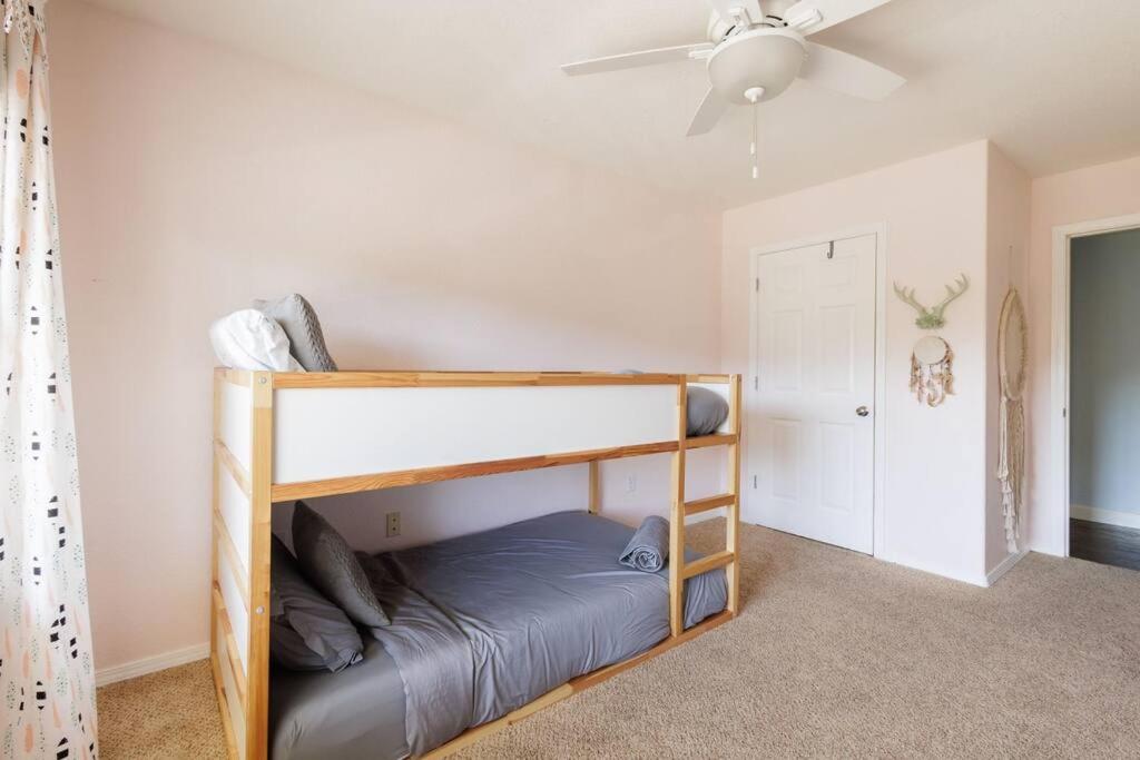 Three-Bedroom House photo 3