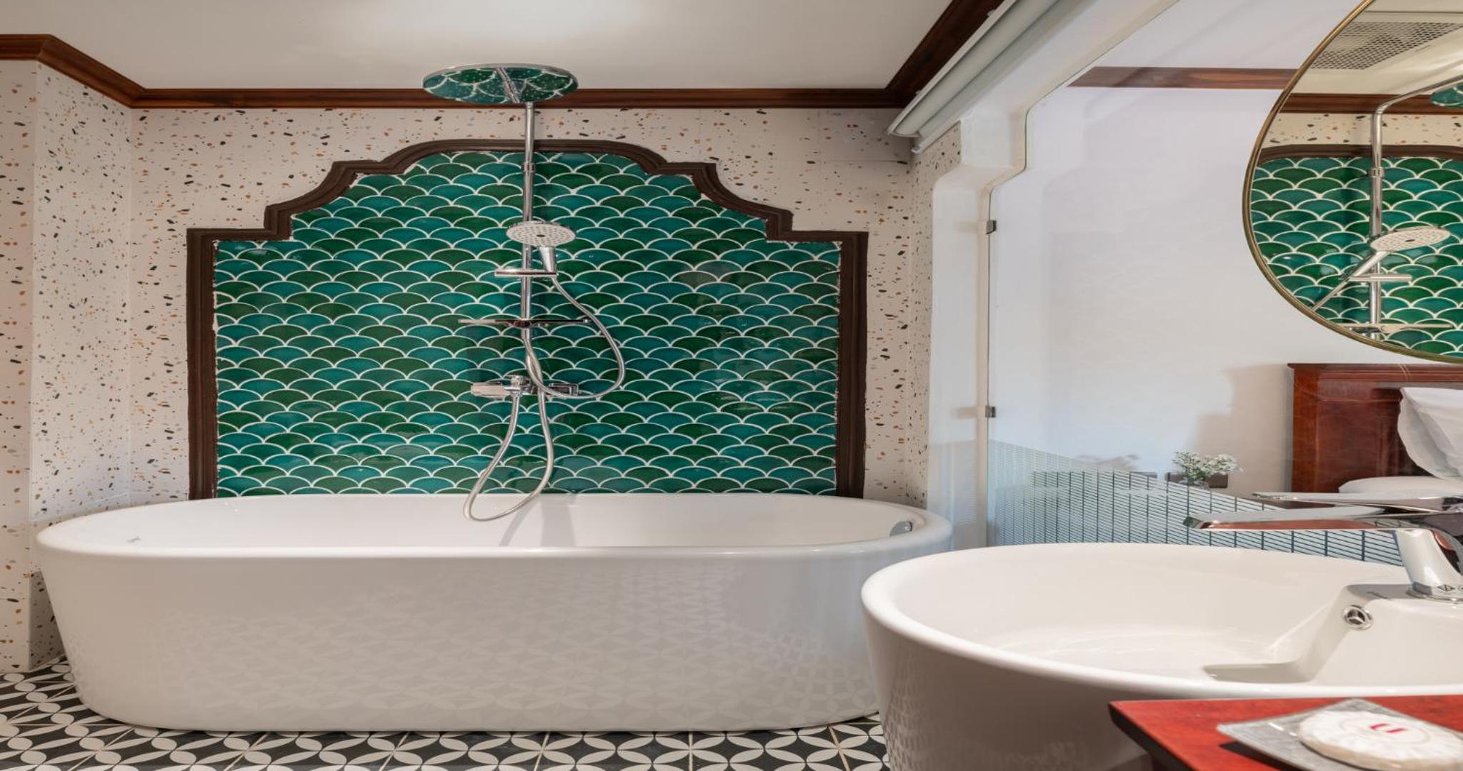 Deluxe Garden View with Bathtub  (24 Hours Use of Room) - Photo 8