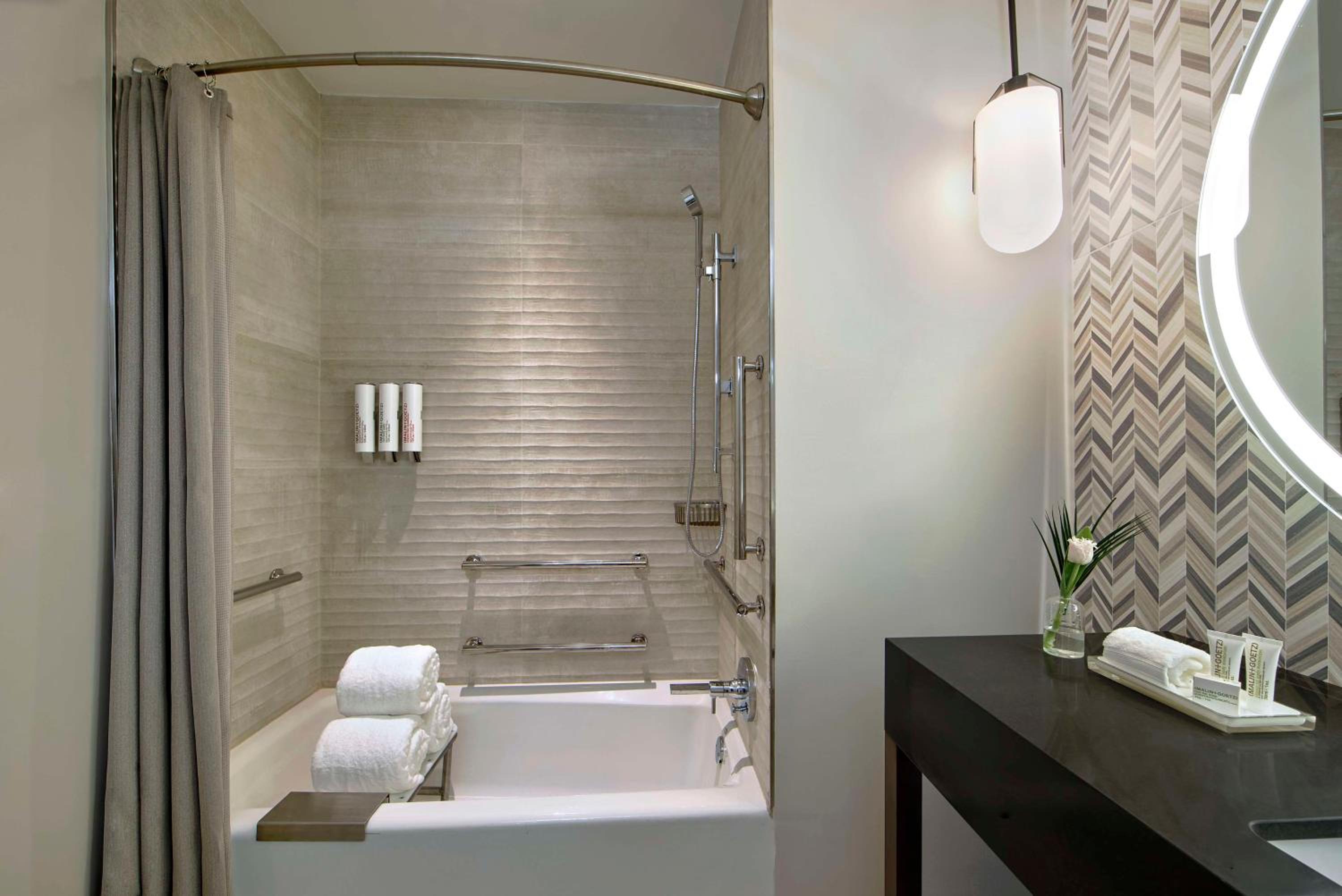 Queen Room with Two Queen Beds and Roll-In Shower - Mobility Access