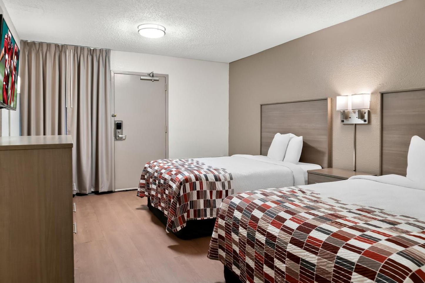 Deluxe Room with Two Double Beds Non-Smoking - Photo 6