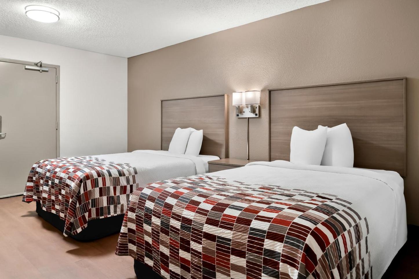 Deluxe Room with Two Double Beds Non-Smoking - Photo 2