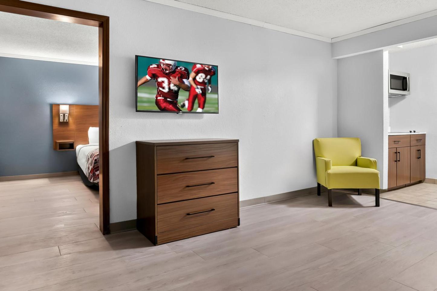 Suite Queen Room Non-Smoking - Photo 6