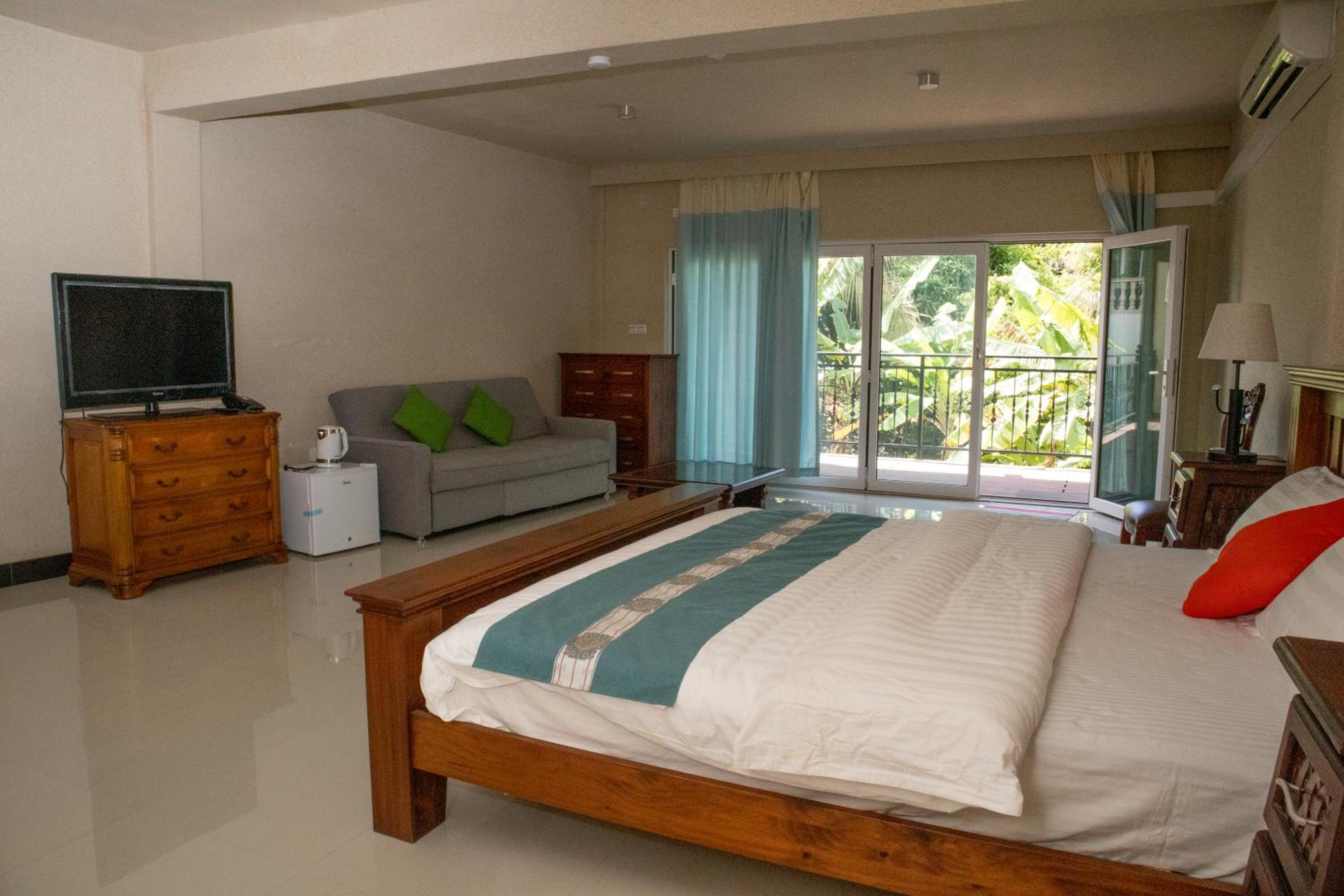 Quadruple Room with Garden View photo 2
