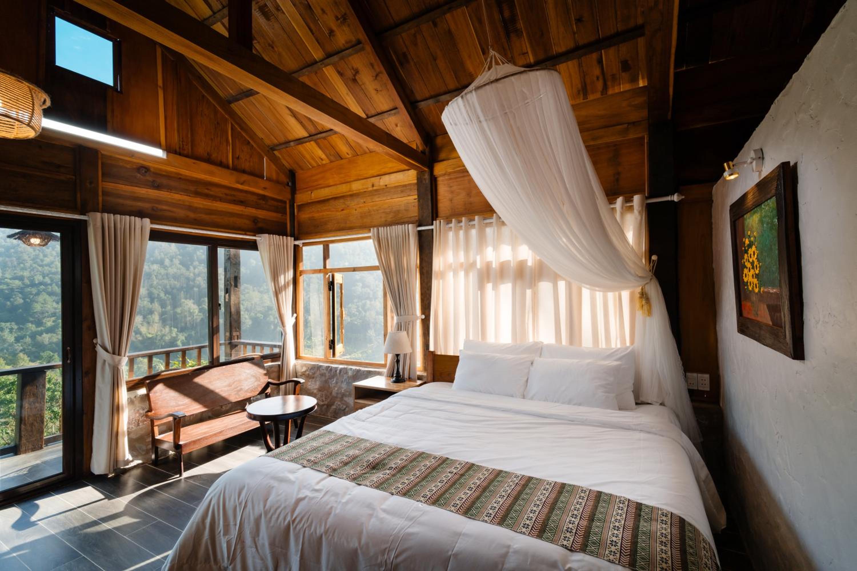 King Room with Mountain View photo 2