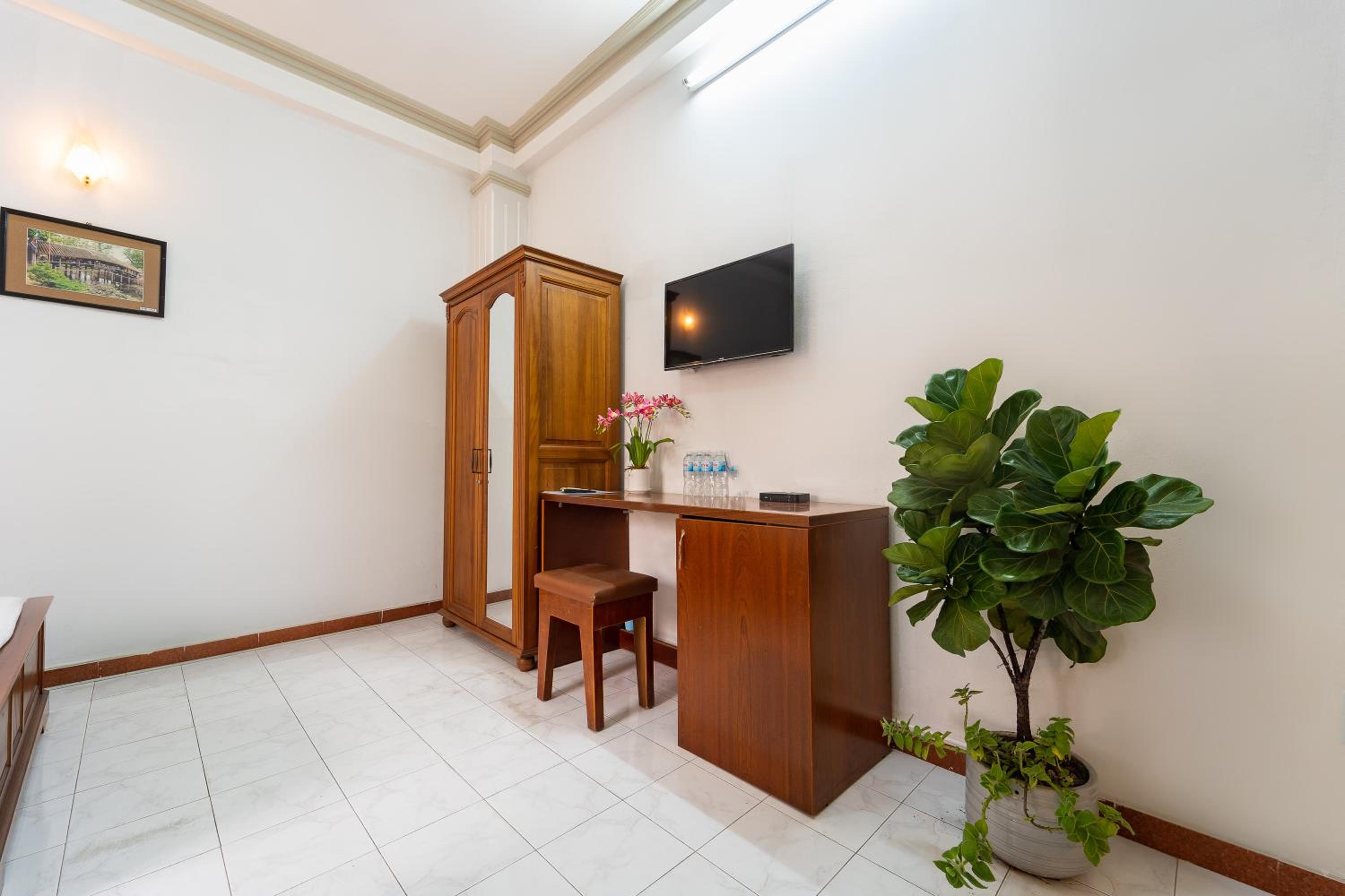 Superior Family Room photo 1