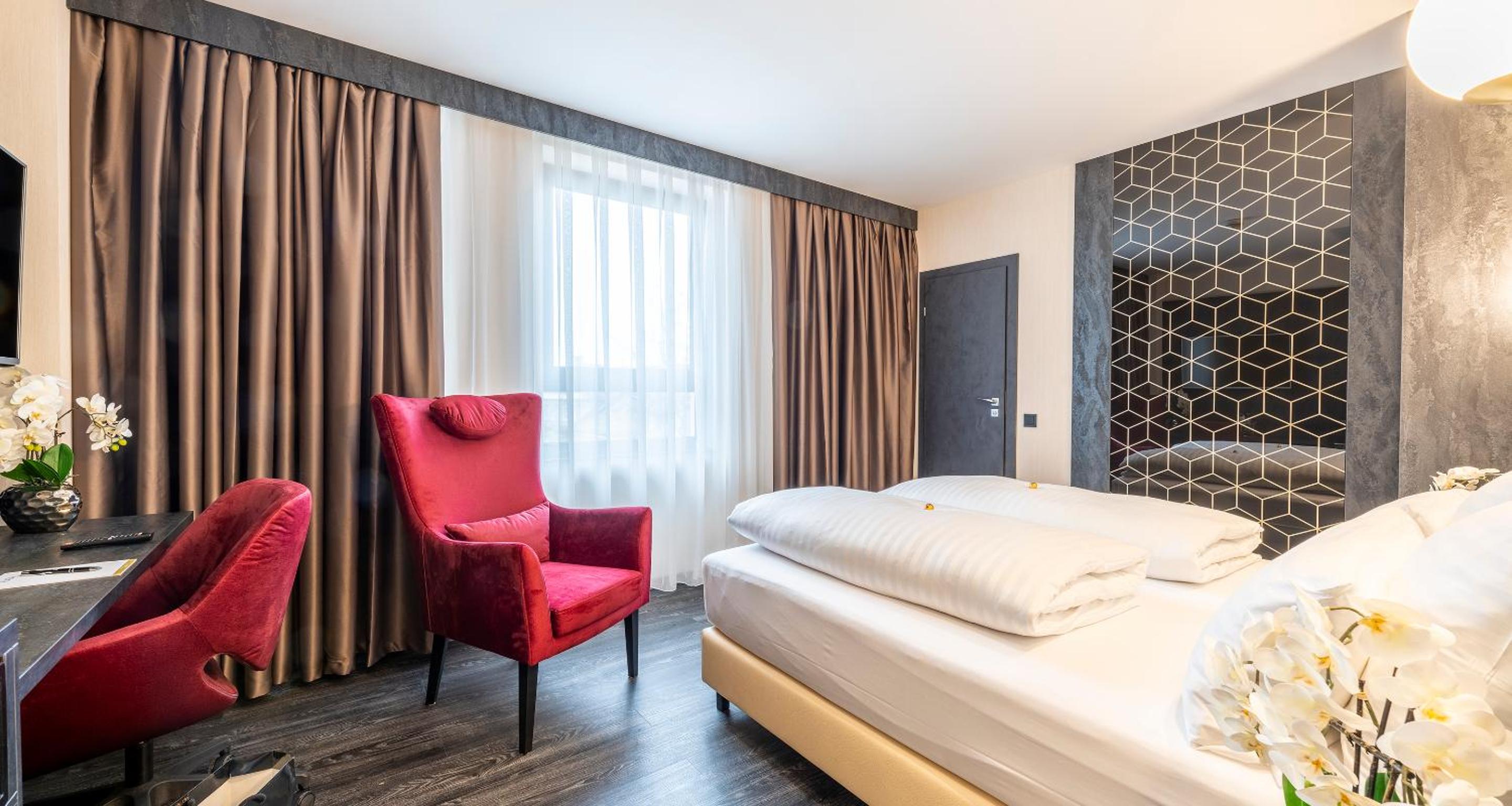 Double Room Hofseitig thumbnail 5