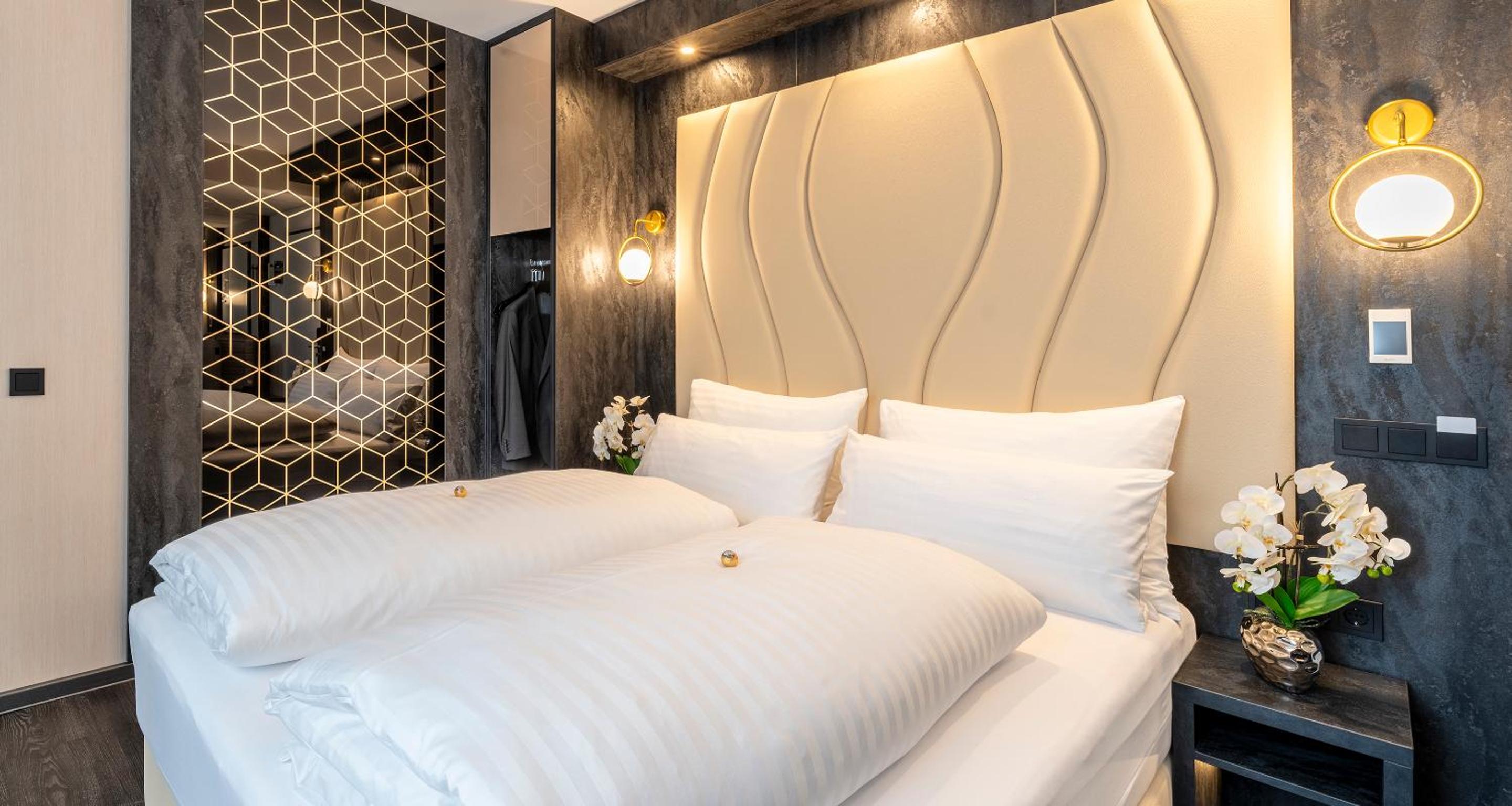 Double Room Hofseitig