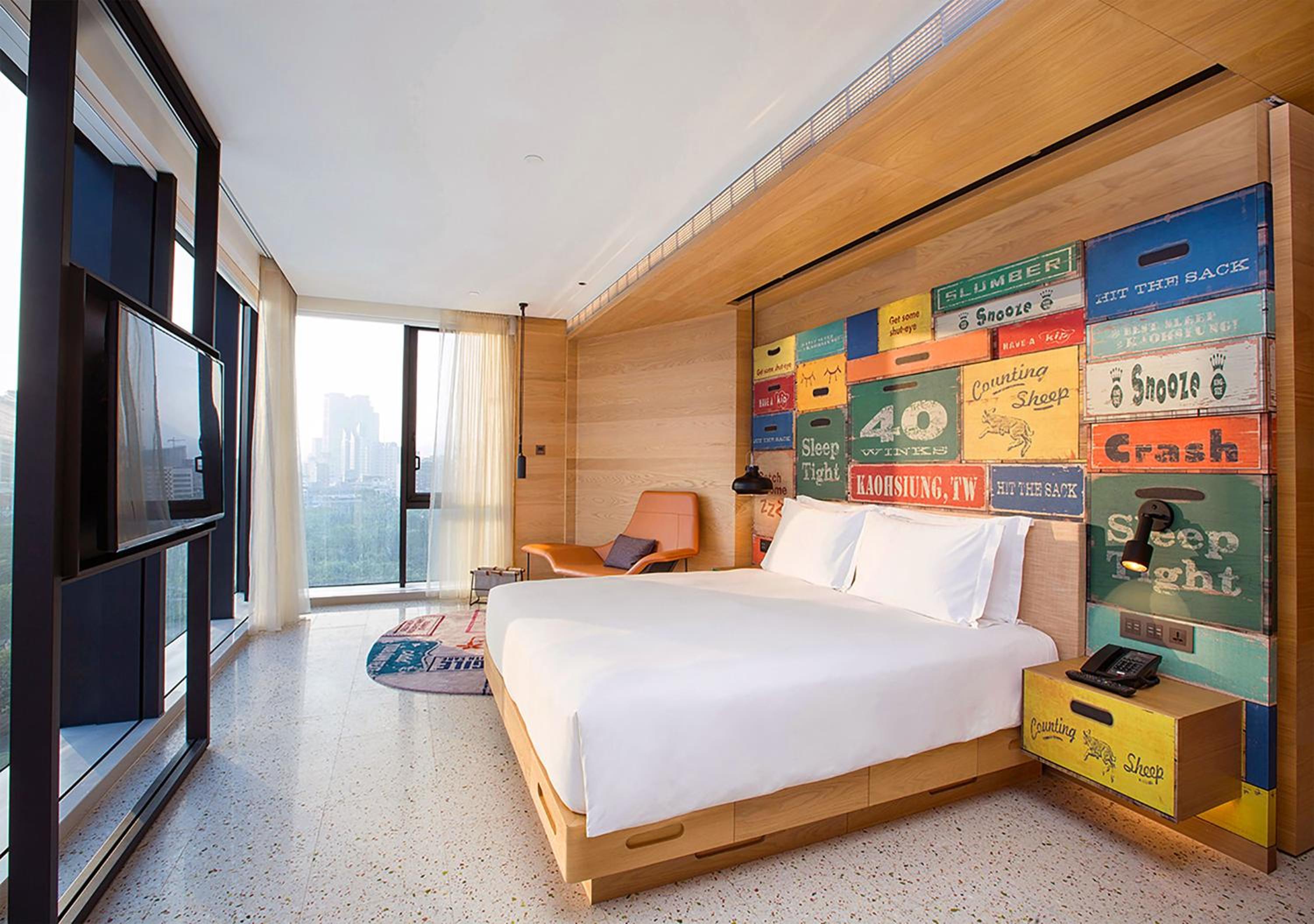 Indigo Premier King Room with Park View thumbnail 5