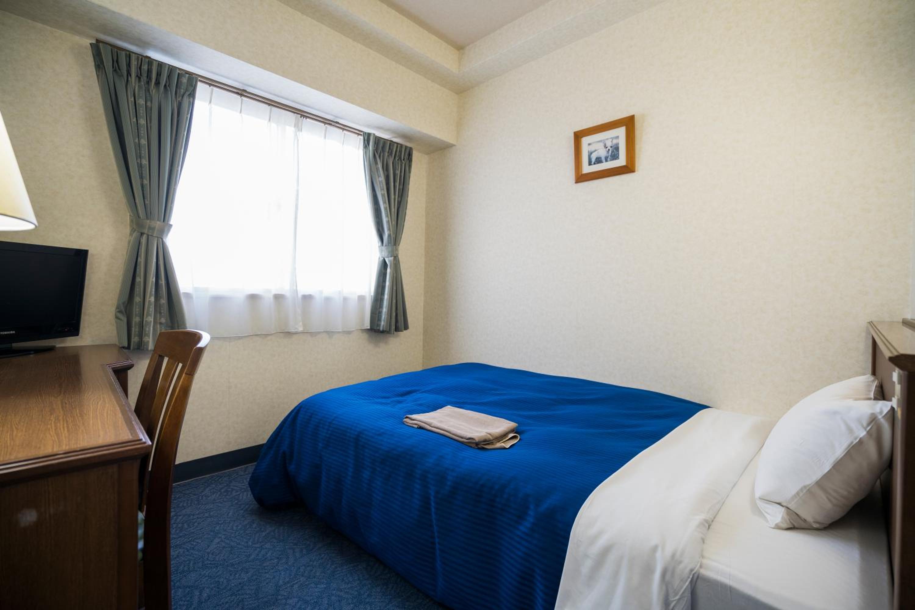 Double Room with Small Double Bed - Smoking - Photo 1