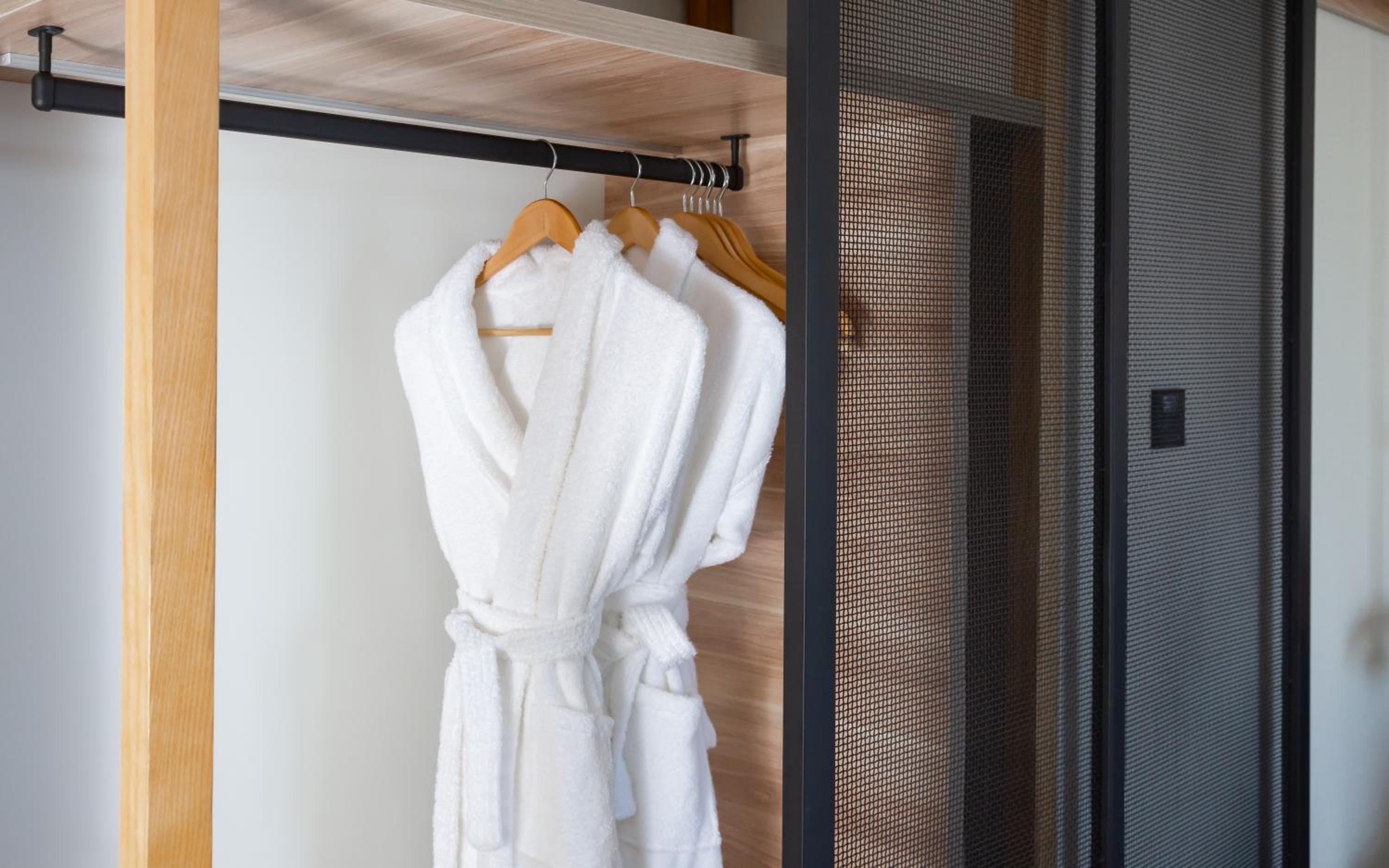Deluxe King Room - Photo 5