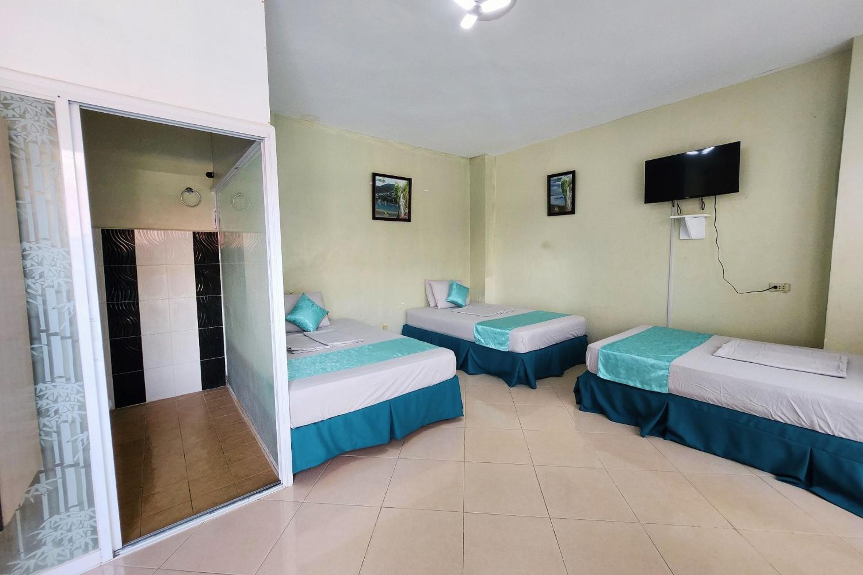 Deluxe Family Room - Photo 3