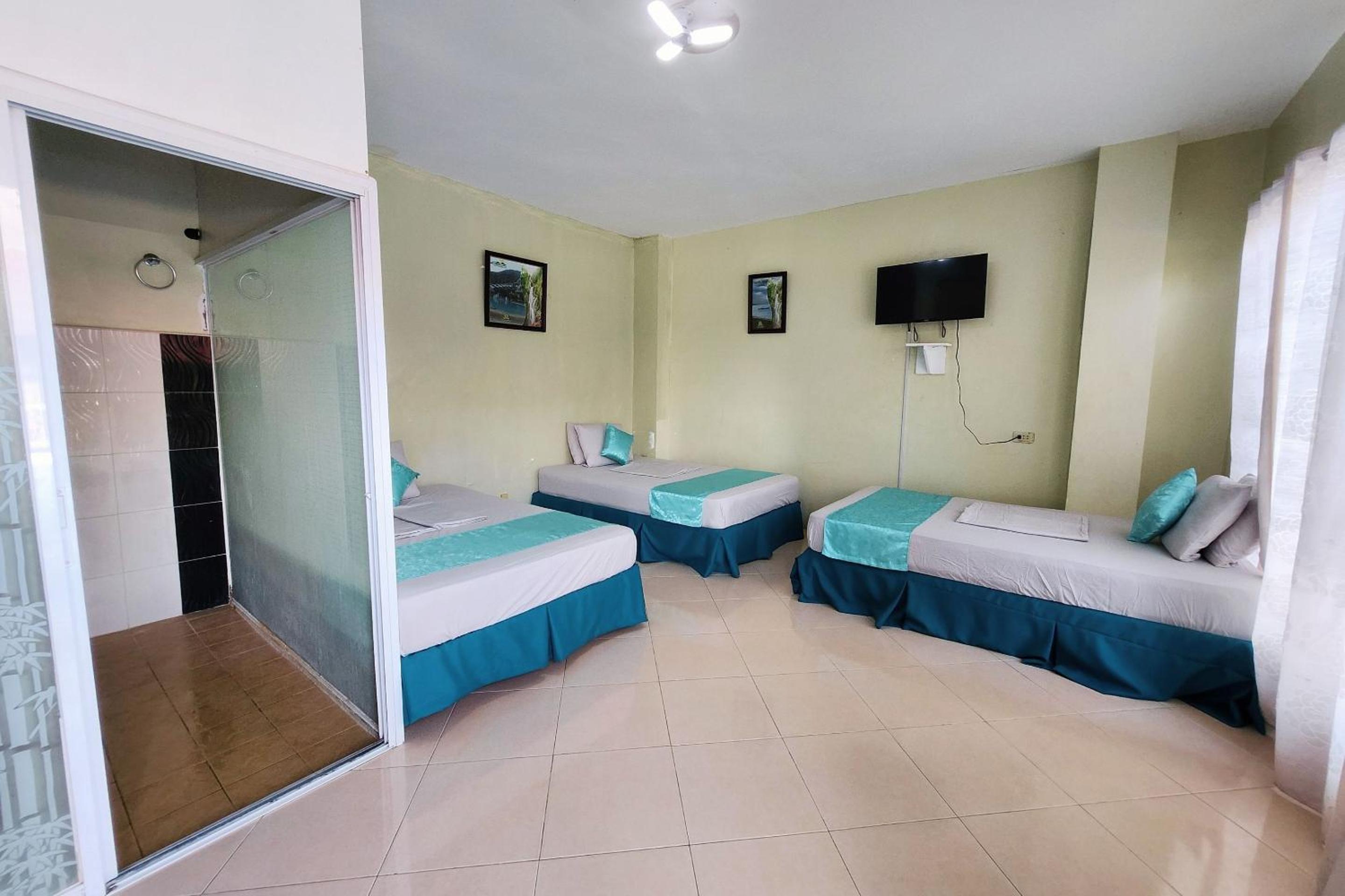 Deluxe Family Room - Photo 1