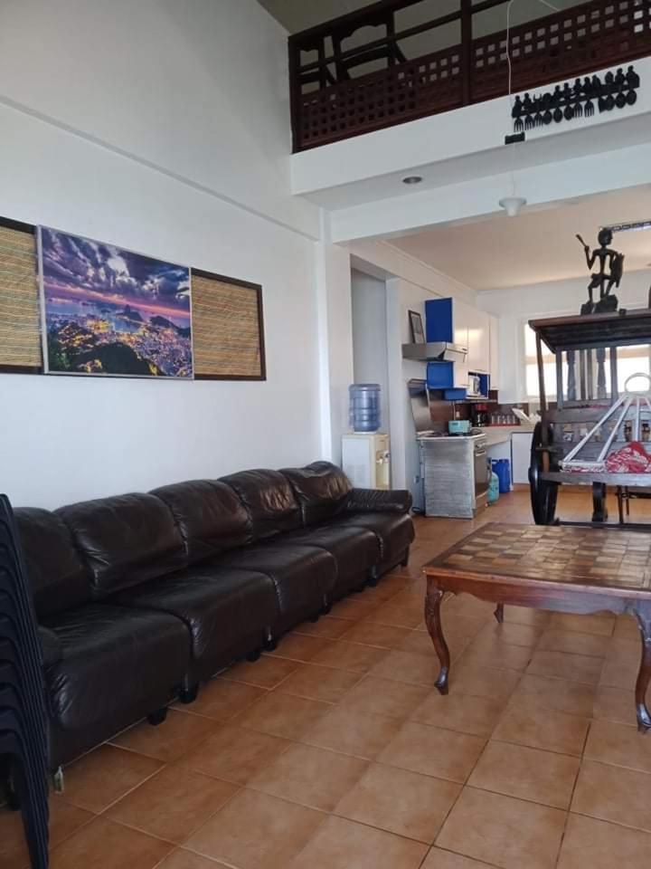 Five-Bedroom House photo 1